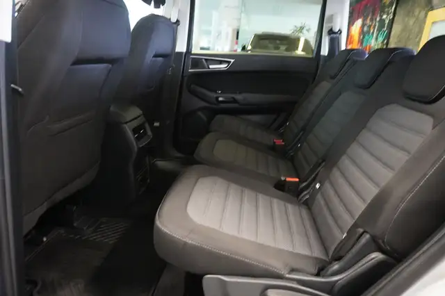 Ford Galaxy view 9