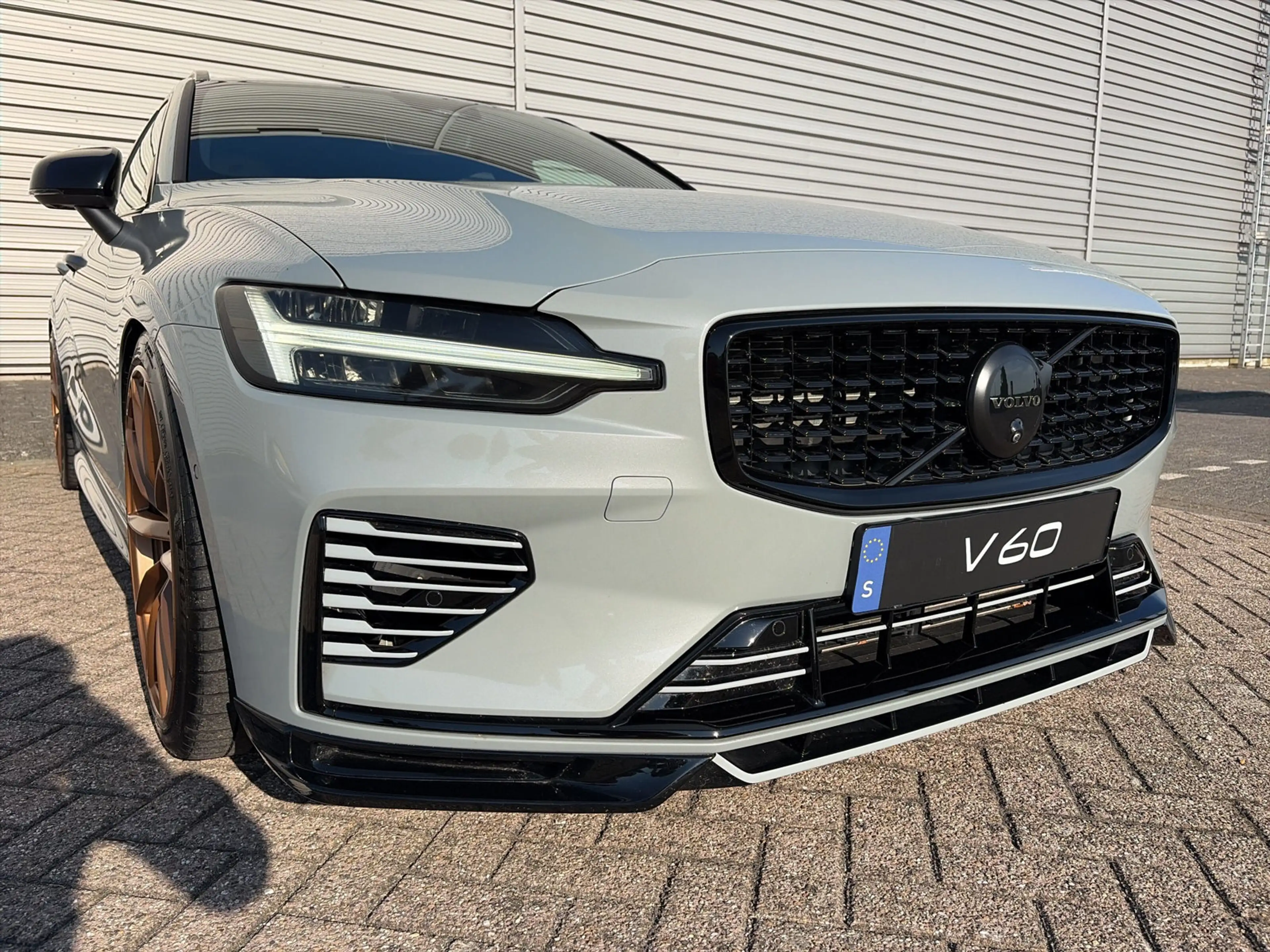 Volvo V60 T6 Plug-in hybrid AWD Plus Dark / Heico velgen / S — photo 4