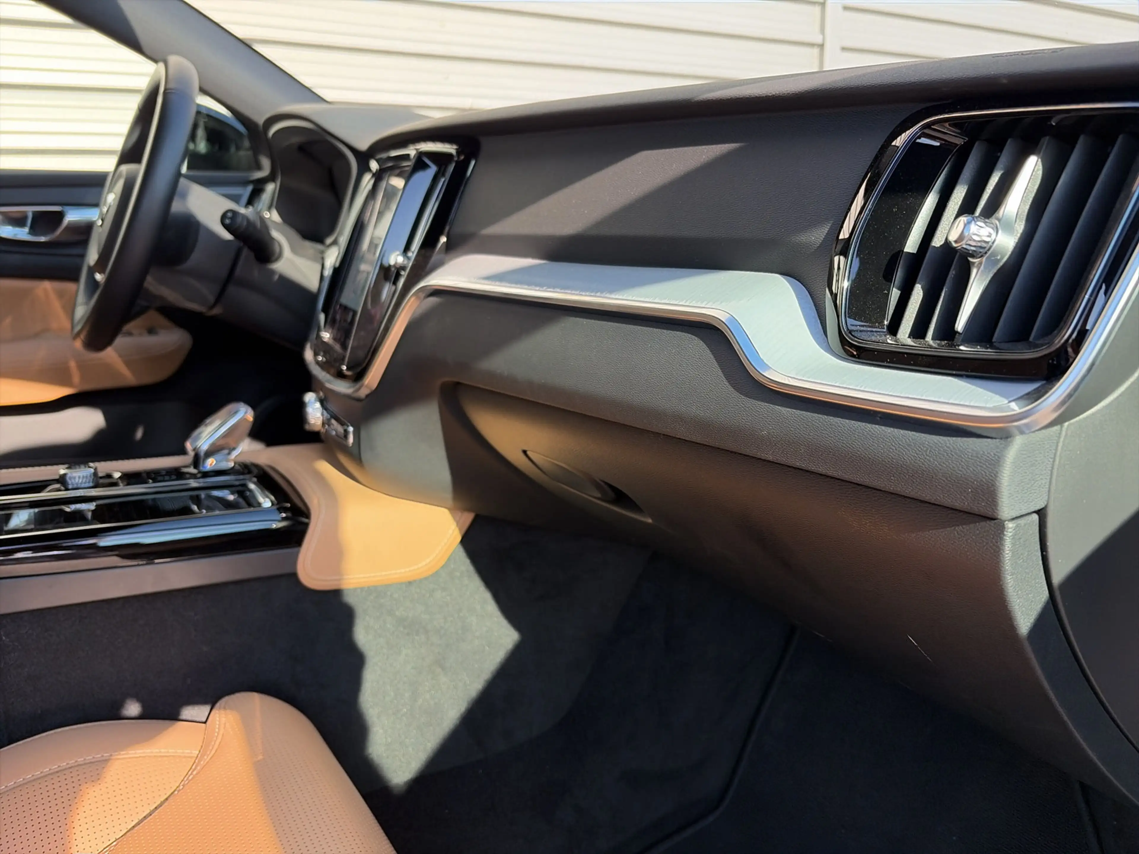 Volvo V60 T6 Plug-in hybrid AWD Plus Dark / Heico velgen / S — photo 15