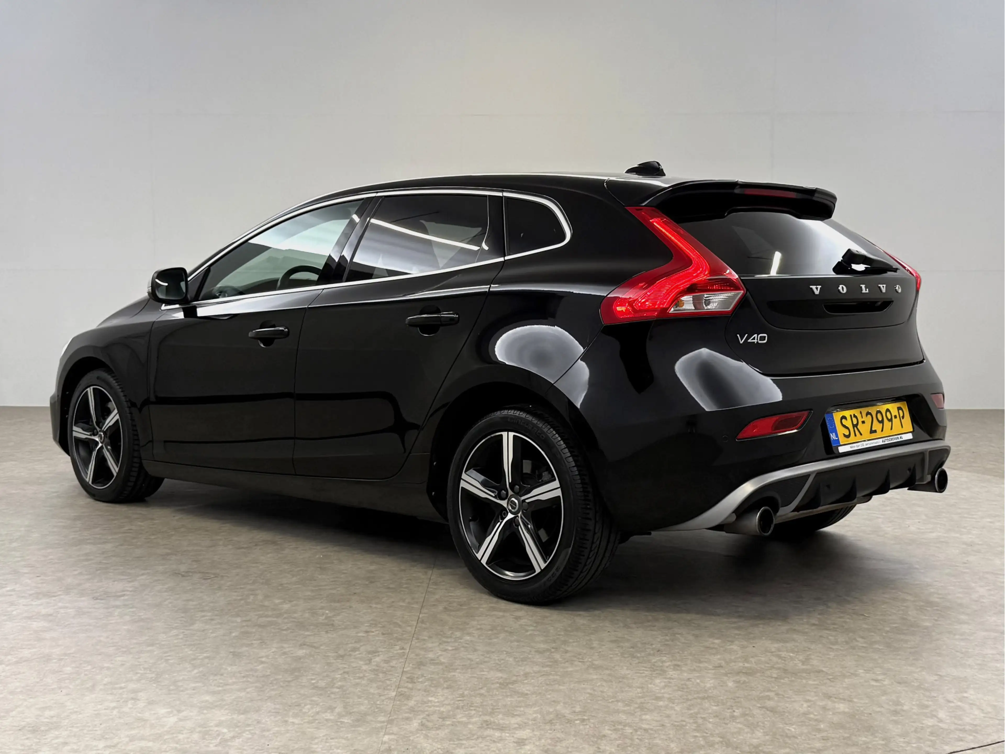 Volvo V40 2.0 T4 Business Sport R-Design 191PK | Pano | Virt — photo 3