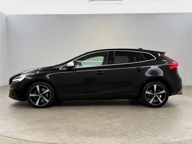 Volvo V40 view 11