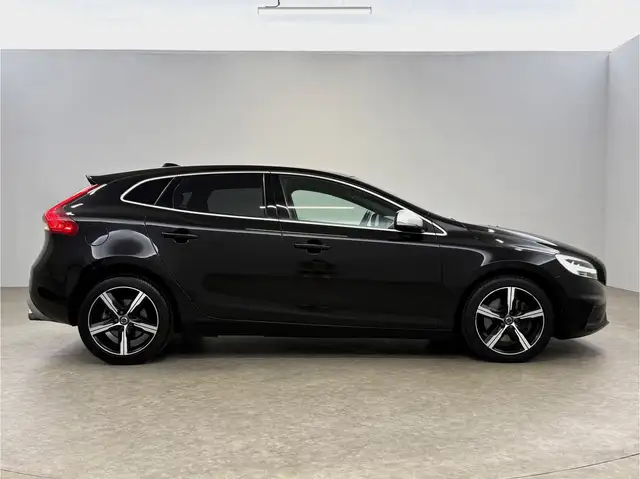Volvo V40 view 10