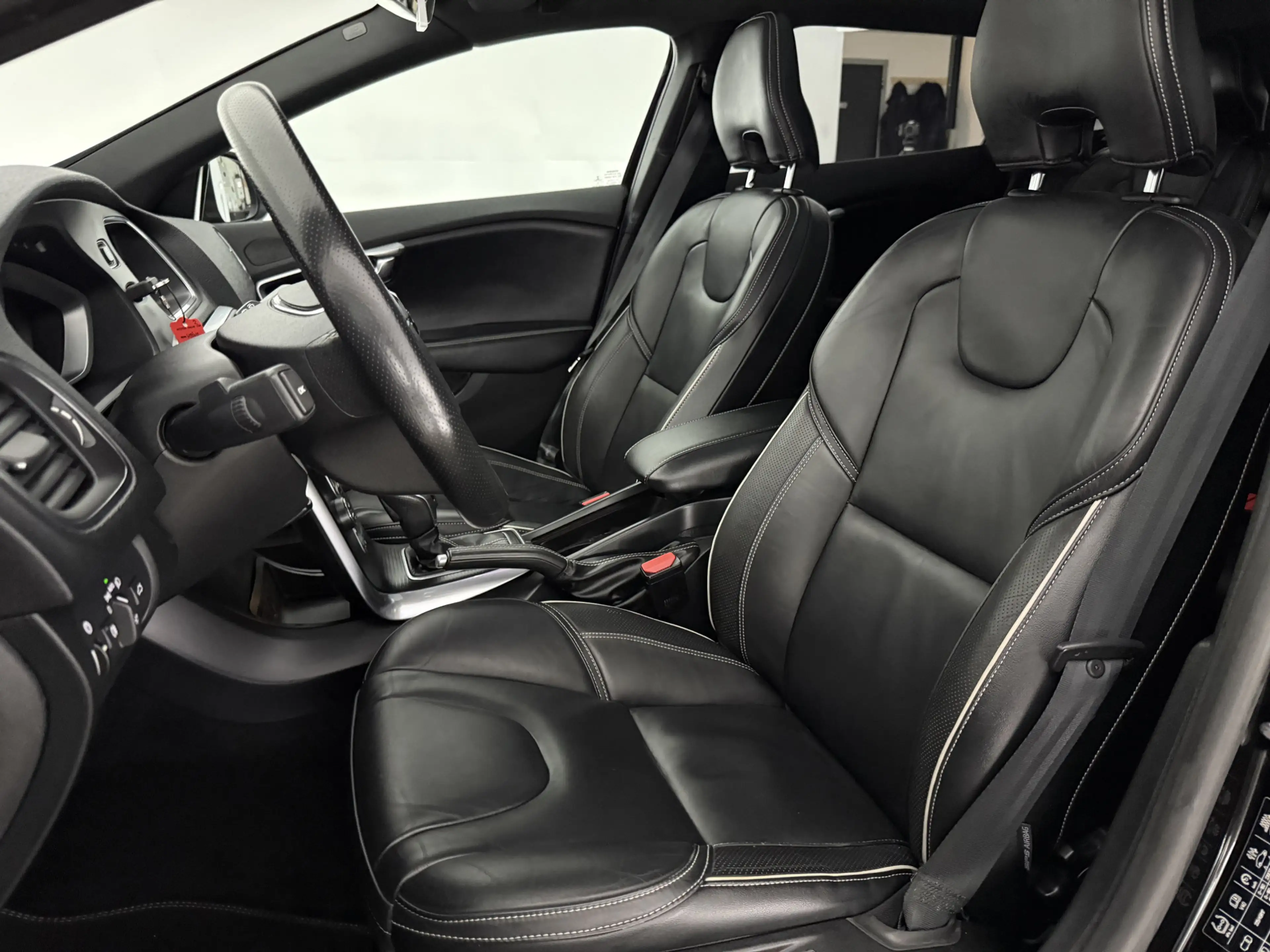 Volvo V40 2.0 T4 Business Sport R-Design 191PK | Pano | Virt — photo 15