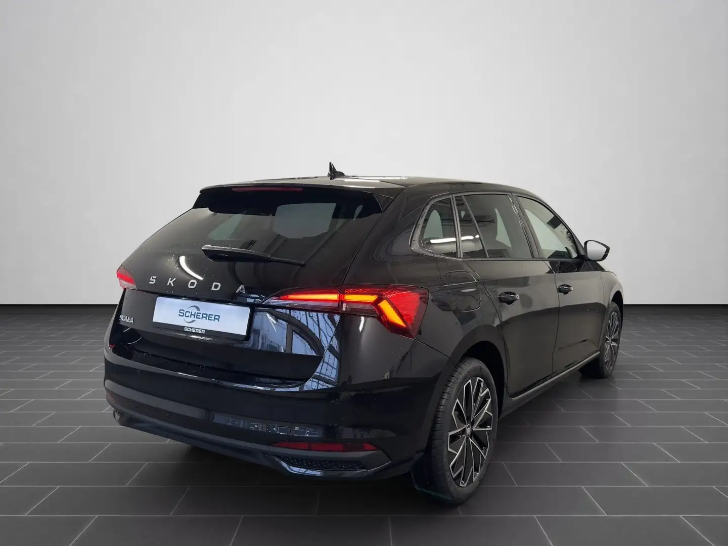 Skoda Scala Tour 1,0 TSI DSG Navi/ Fahrassistenz Plus/ Zwart - 2