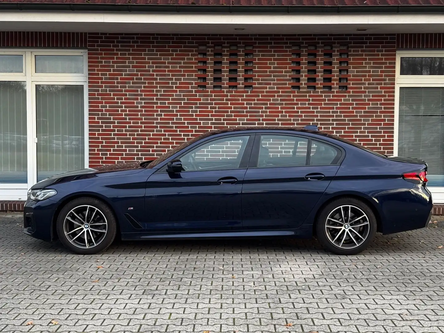 BMW 520 i*M SPORTPAKET*LEDER*LASER*GLASDACH*DAB* Blau - 2