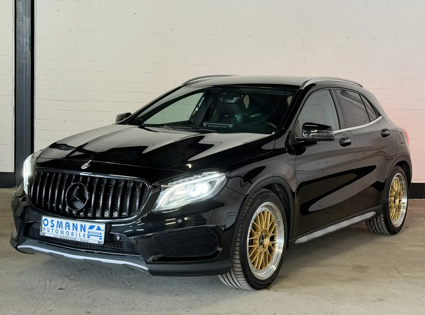 Mercedes-Benz GLA 220 d 4Matic 7G-DCT AMG Line Bi-Xenon NAVI Schwarz - 1