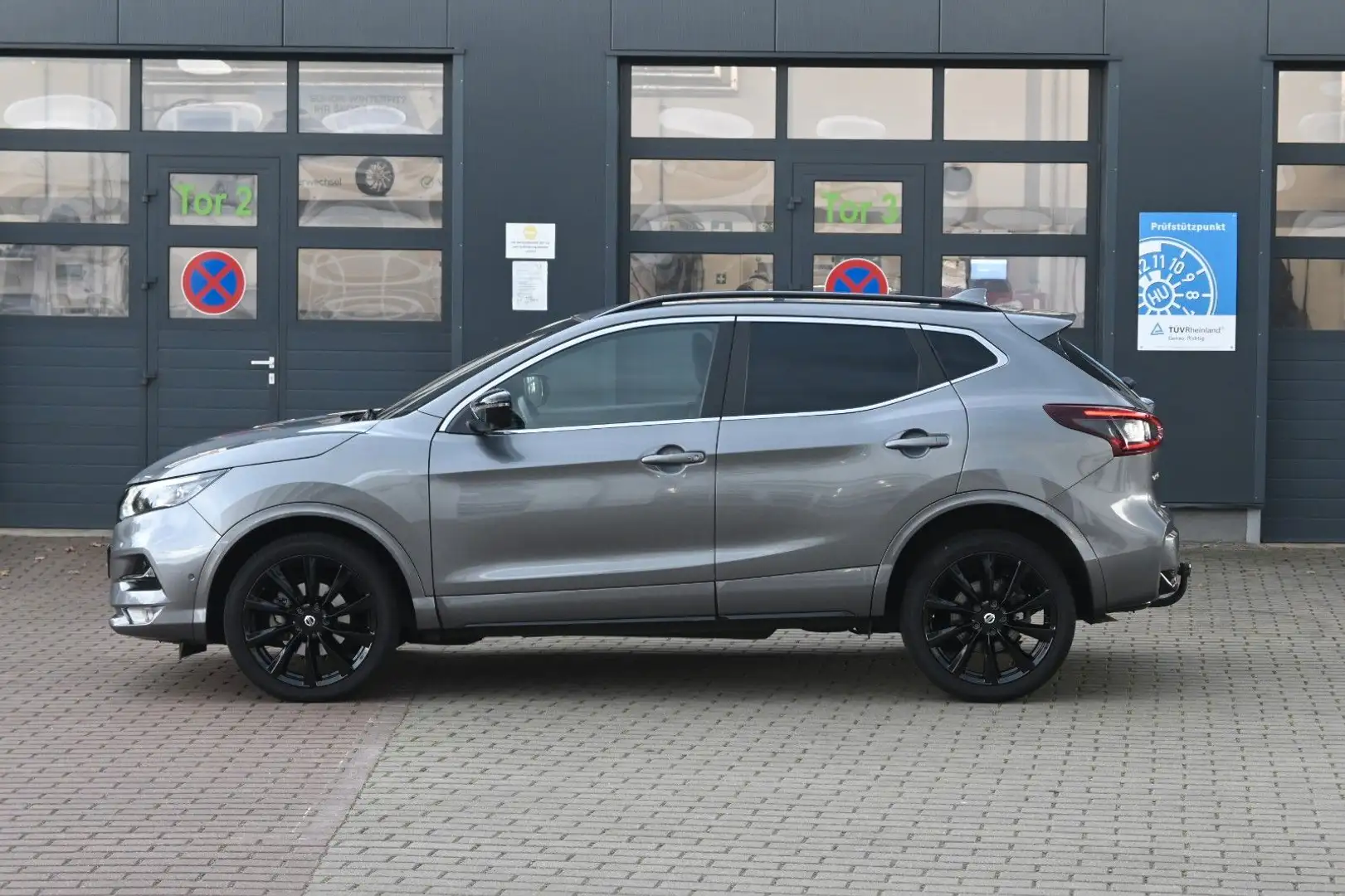 Nissan Qashqai 1.3 DIG-T N-Tec*LED*DAB*360 Grijs - 2