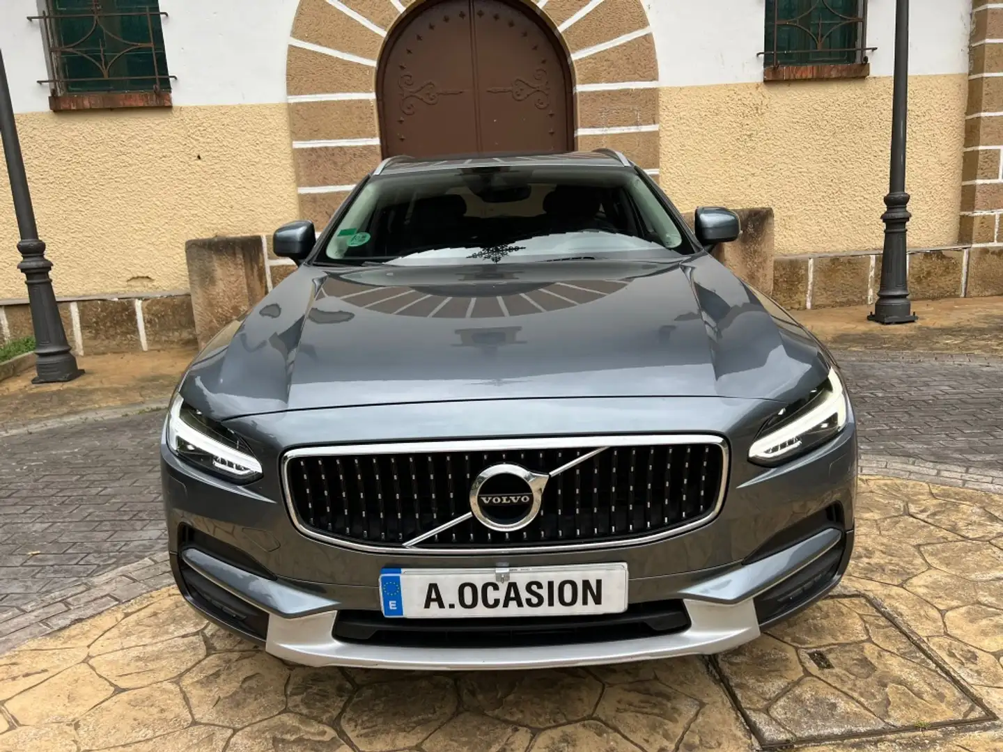 Volvo V90 Cross Country D4 Pro AWD Aut. Gris - 2