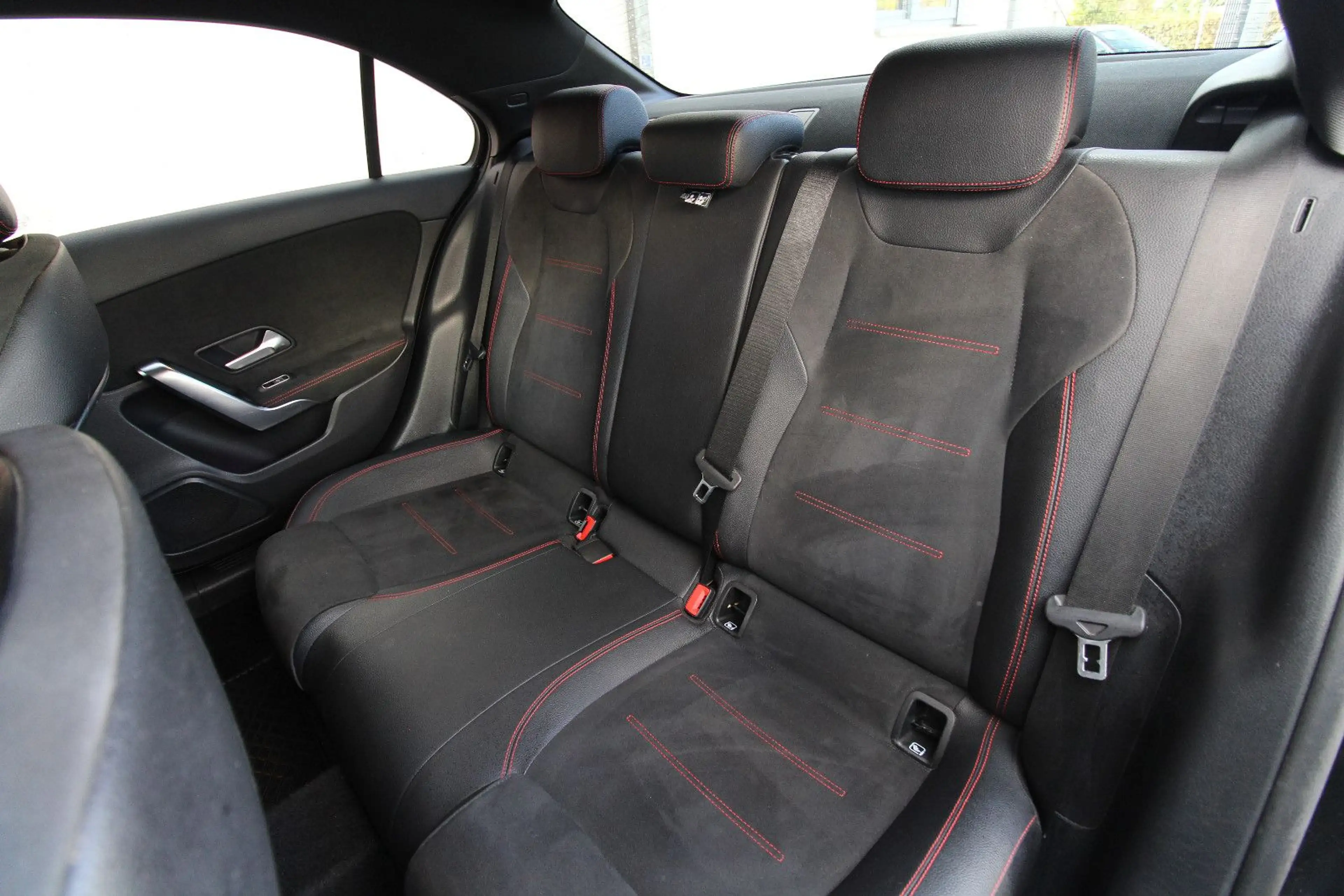 Mercedes-Benz A 250 e Limousine ~AMG~Standheizung~Kamera~AHK — photo 11