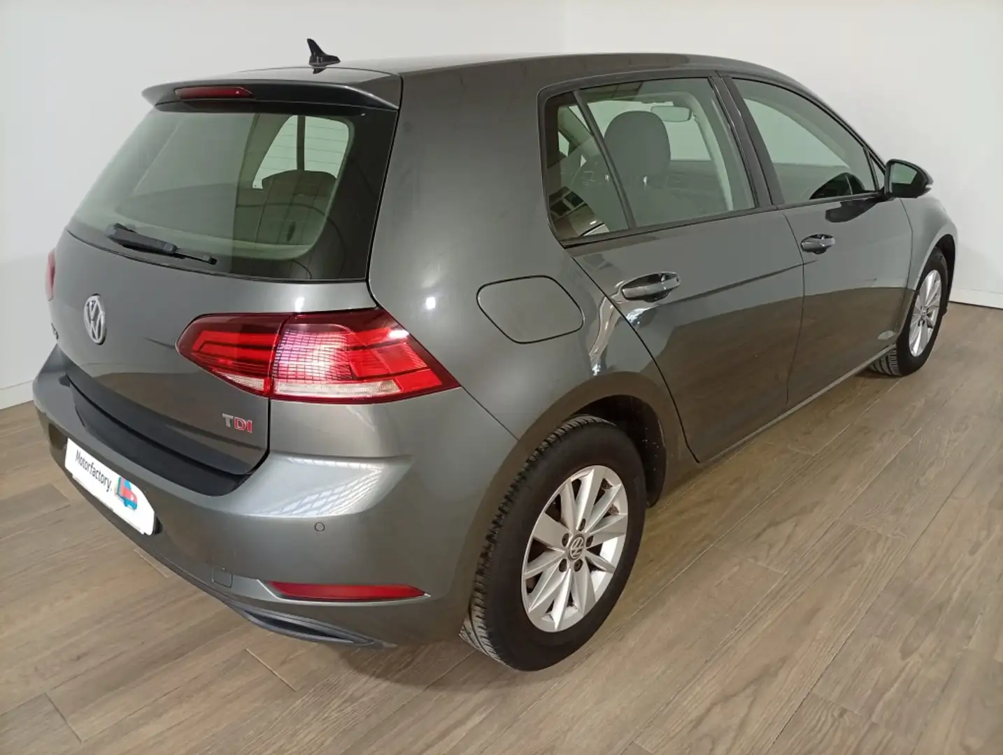 Volkswagen Golf 1.6TDI Advance 85kW Gris - 2