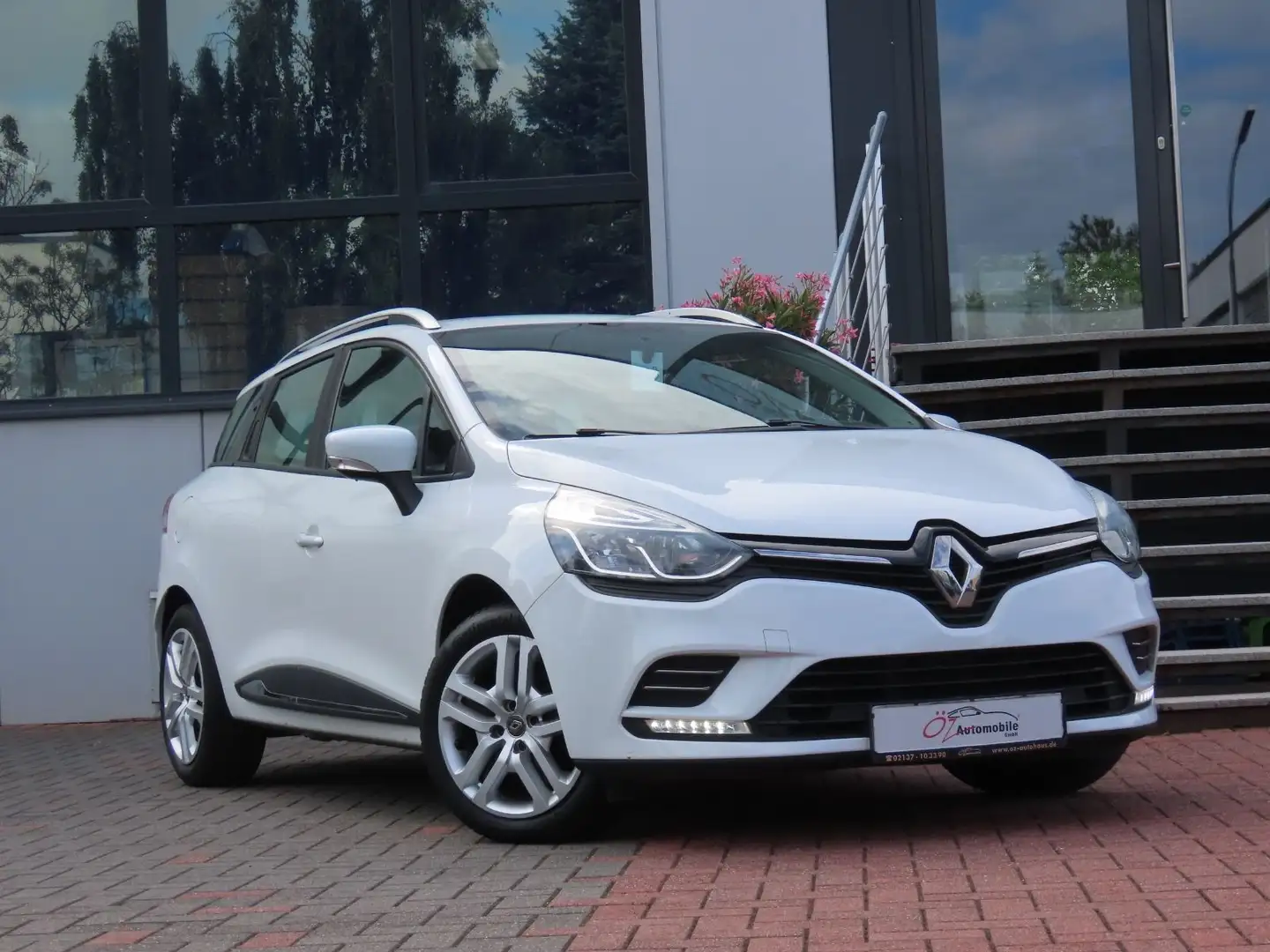 Renault Clio 1.5 DCI Navigation PDC Weiß - 1