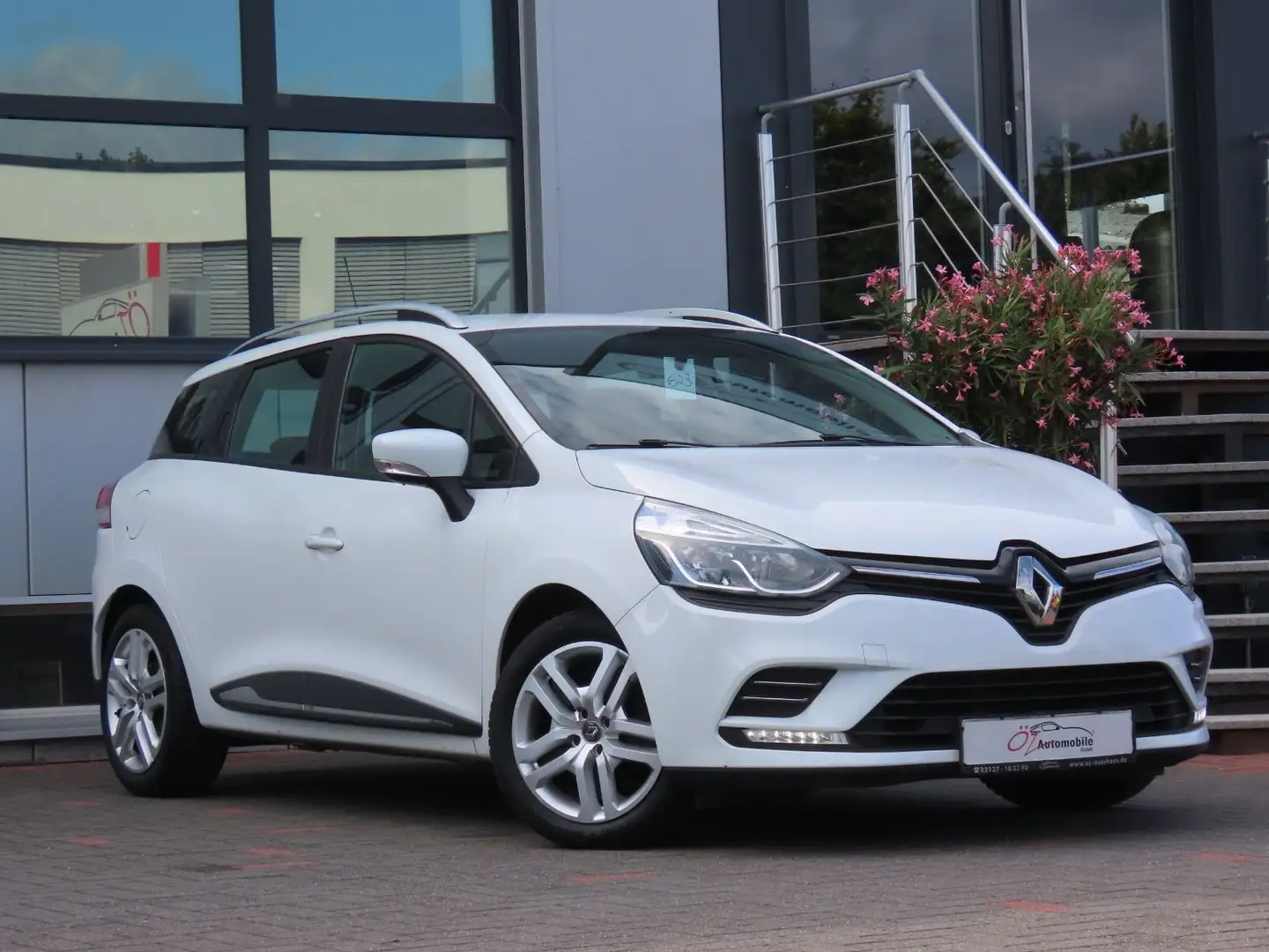 Renault Clio 1.5 DCI Navigation PDC Weiß - 2