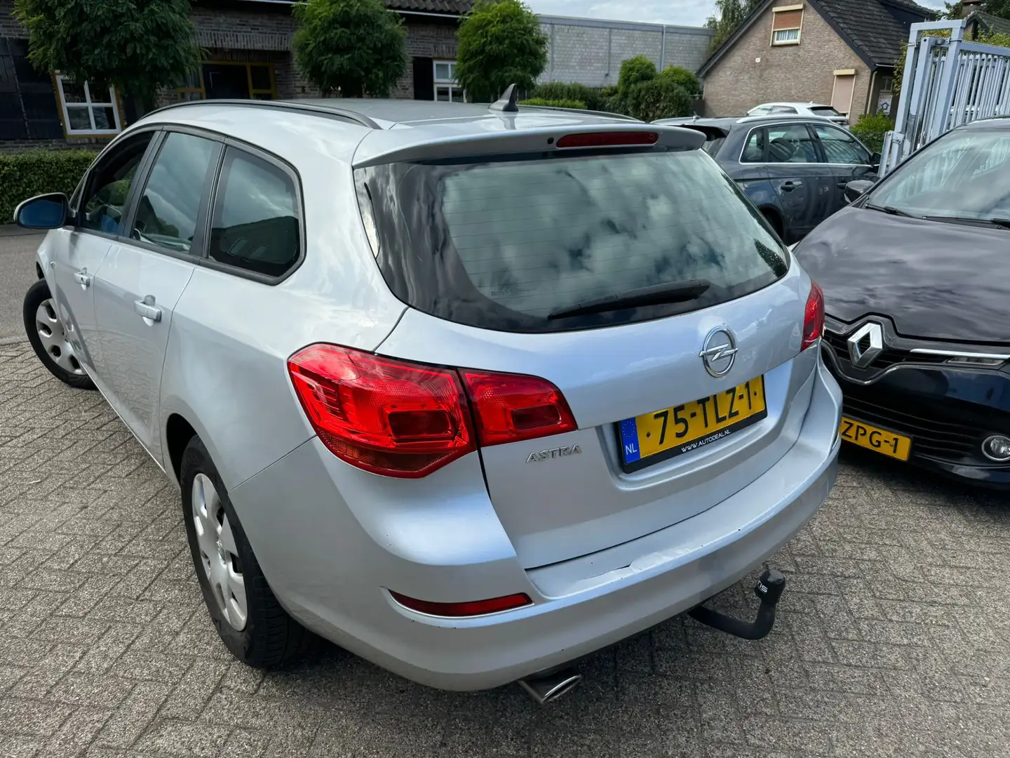 Opel Astra Sports Tourer 1.4 Turbo Business Edition Grijs - 2