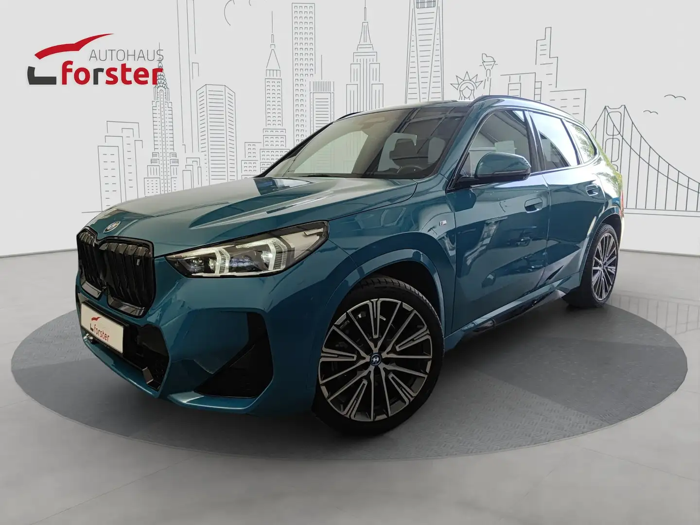 BMW iX1 30 xDrive M Sport AHK ACC adapt LED PanoDach Blau - 1