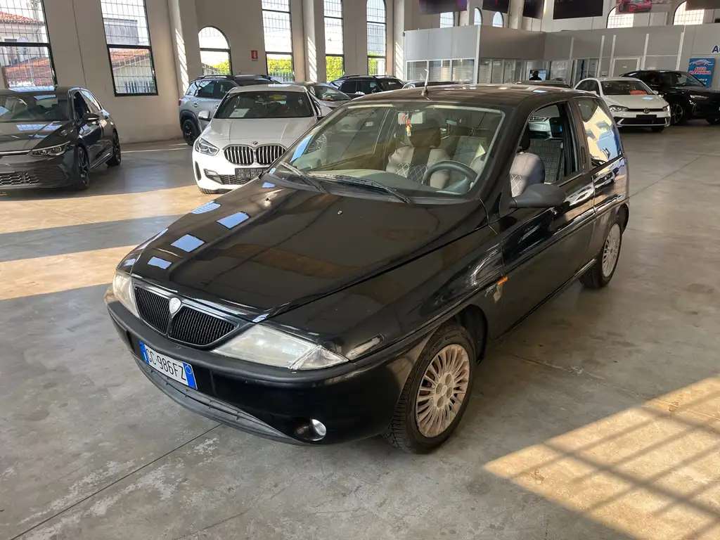 Lancia Y 2000 из Европы — купить под ключ