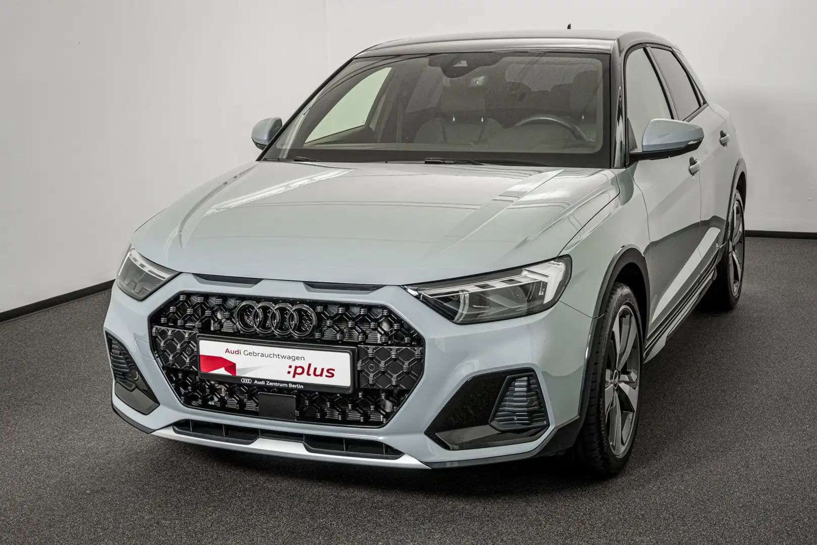 Audi A1 35 TFSI S tr. LED RFK NAVI DAB Grau - 2