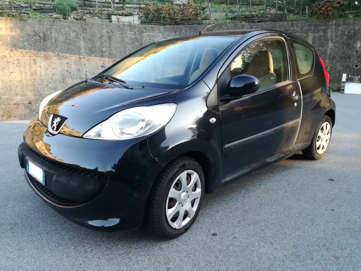 Peugeot 107 107 3p 1.0 12v Sweet Years Nero - 1