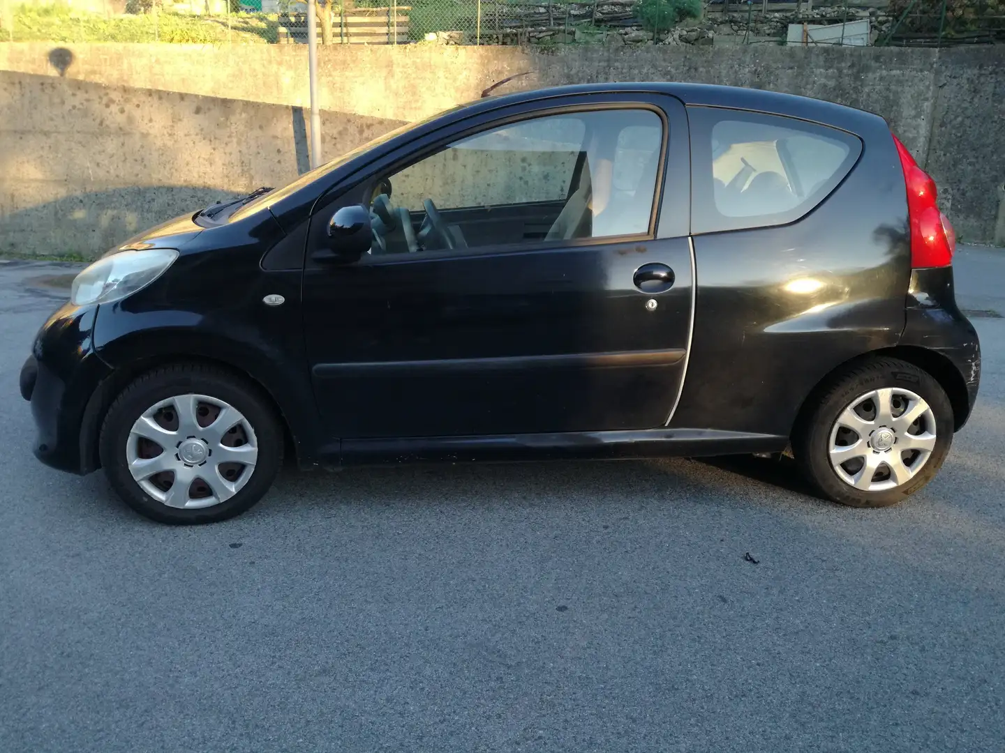 Peugeot 107 107 3p 1.0 12v Sweet Years Nero - 2