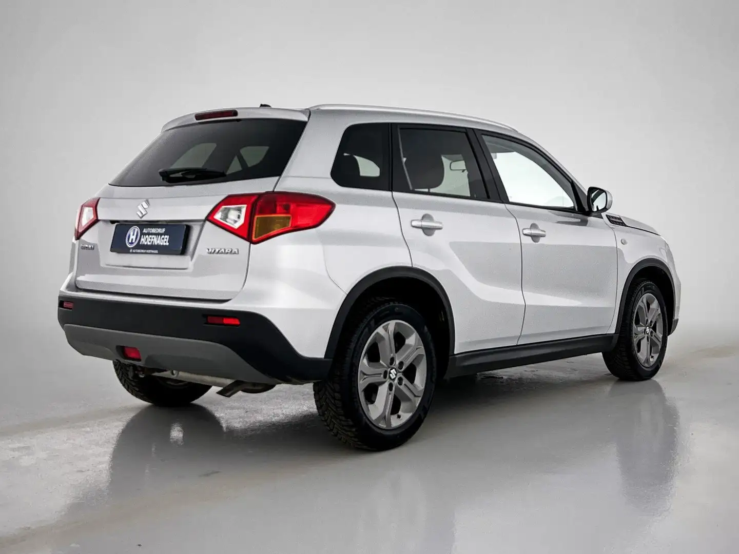 Suzuki Vitara 1.6 Exclusive | Cruise Control | Navigatie | Clima Grijs - 2