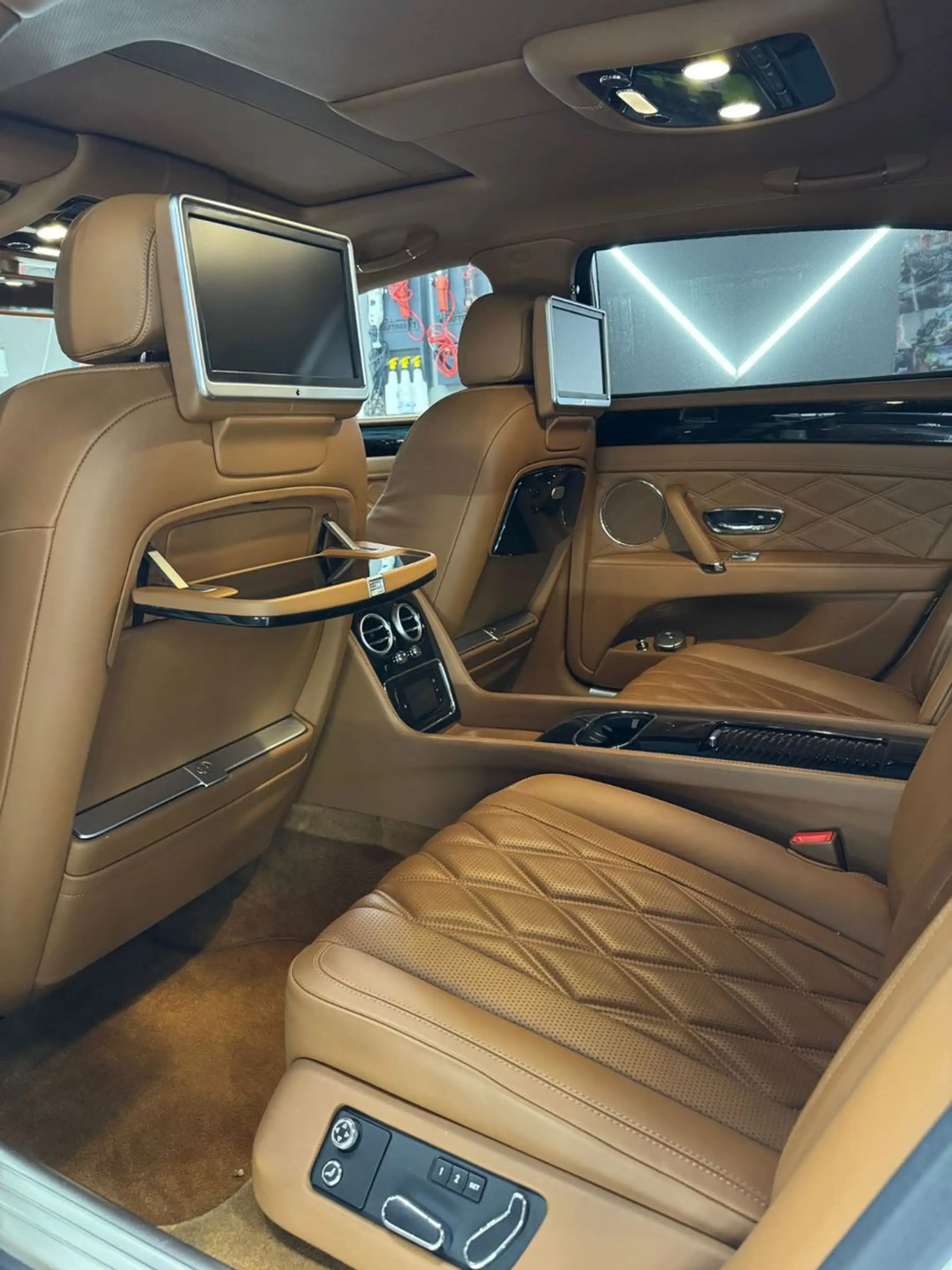 Bentley Flying Spur 6.0 W12 Speed Mulliner Massage TV — photo 13