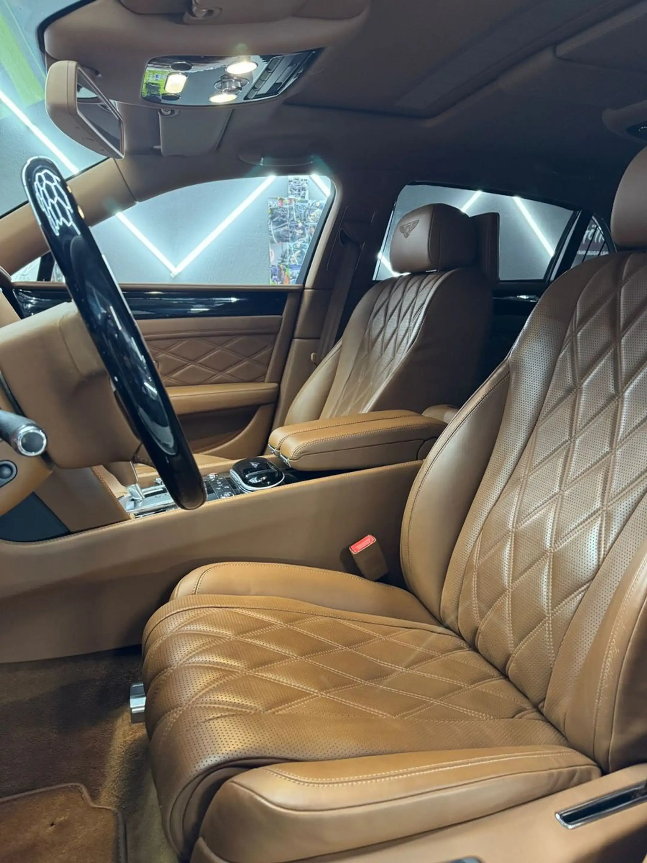 Bentley Flying Spur 6.0 W12 Speed Mulliner Massage TV — photo 11