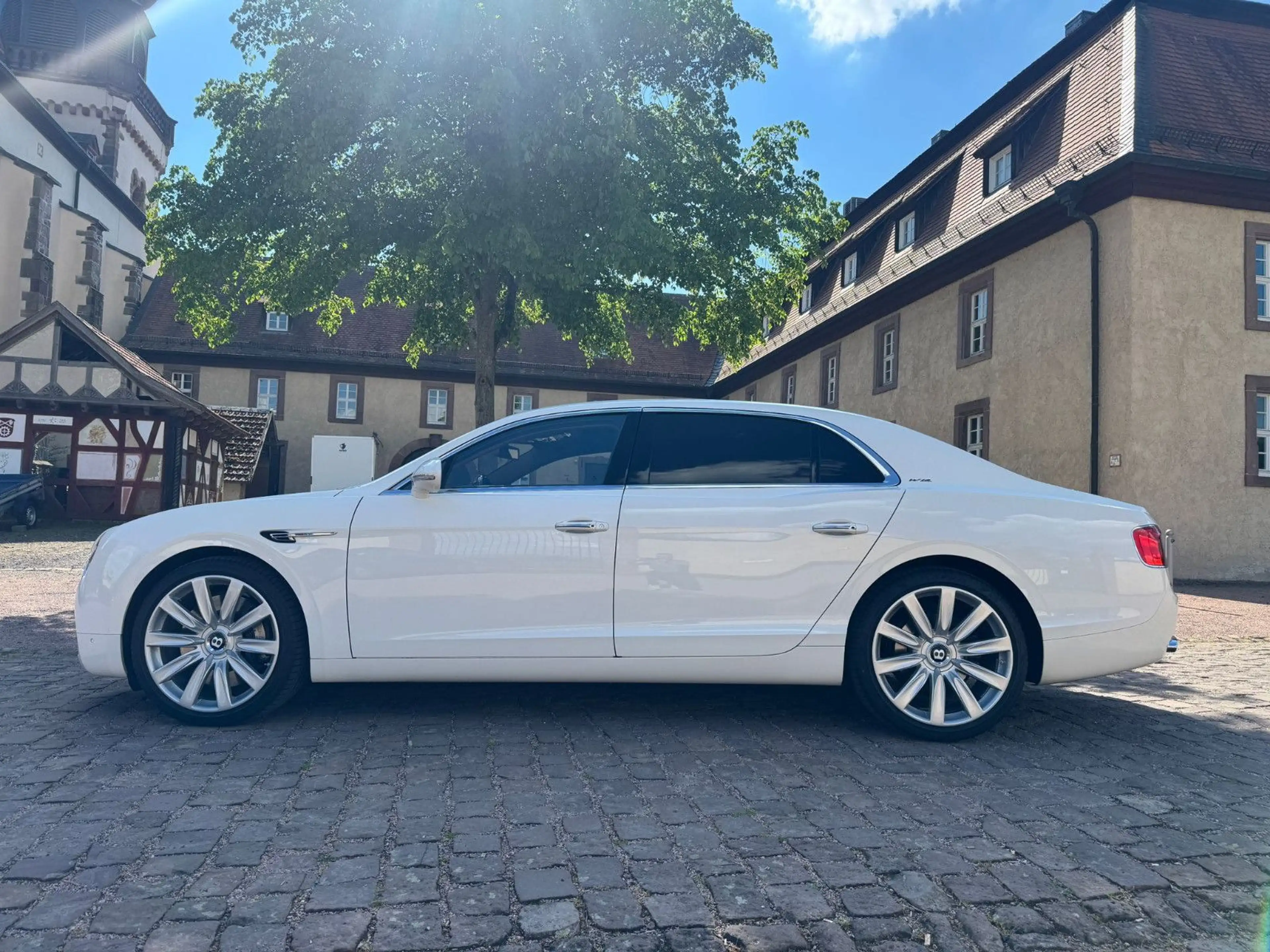 Bentley Flying Spur 6.0 W12 Speed Mulliner Massage TV — photo 6