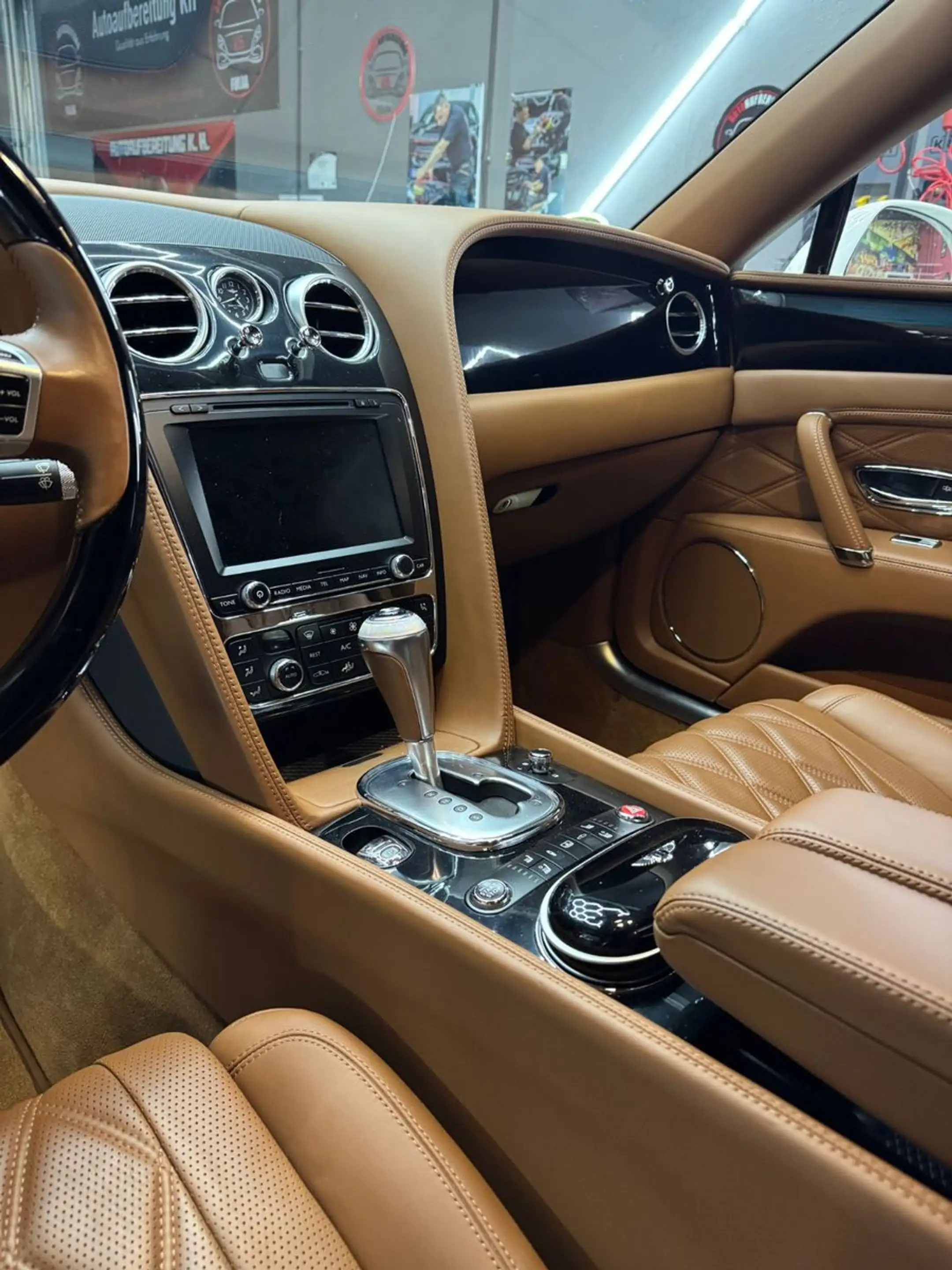 Bentley Flying Spur 6.0 W12 Speed Mulliner Massage TV — photo 14