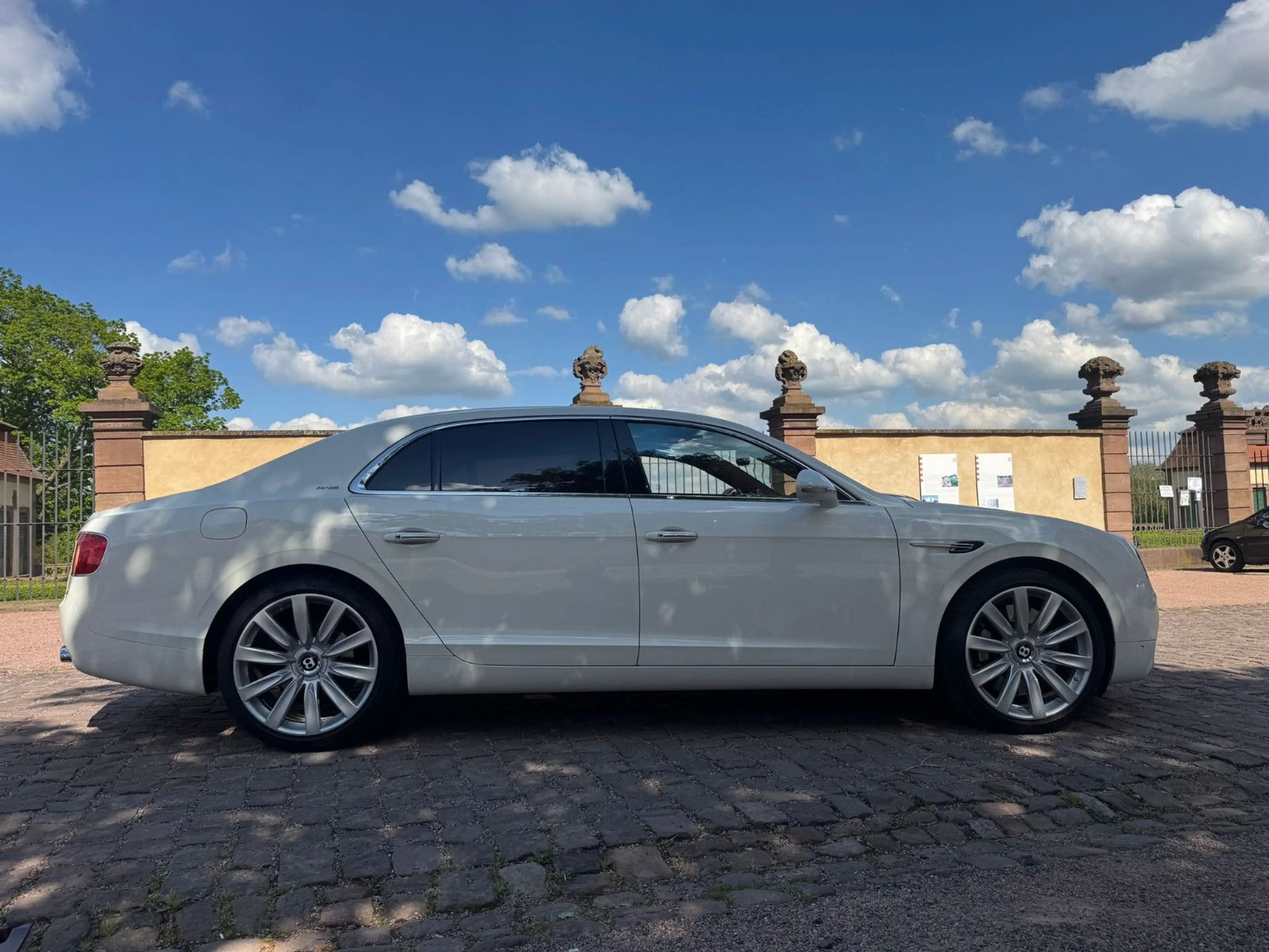 Bentley Flying Spur 6.0 W12 Speed Mulliner Massage TV — photo 5
