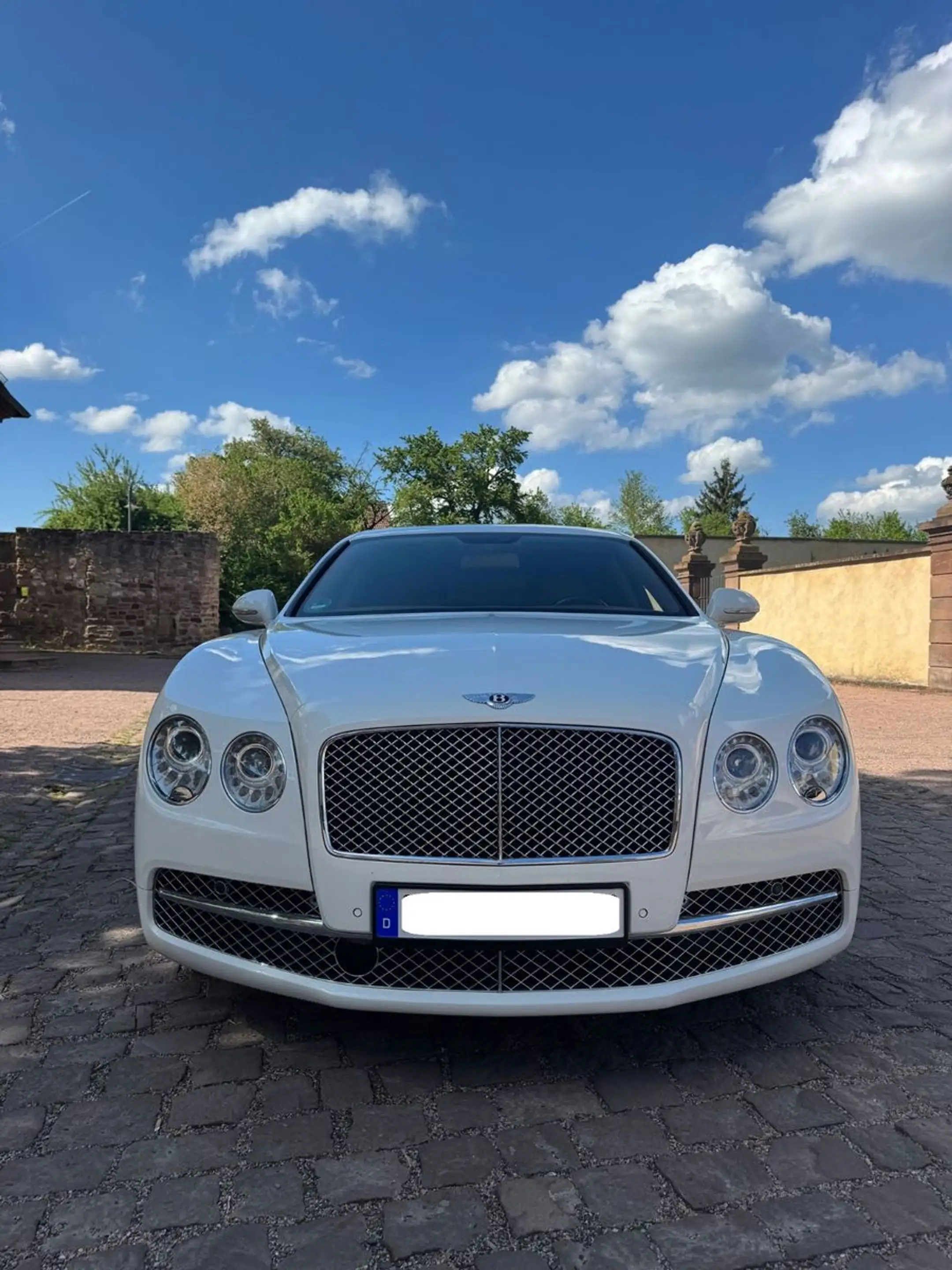 Bentley Flying Spur 6.0 W12 Speed Mulliner Massage TV — photo 2