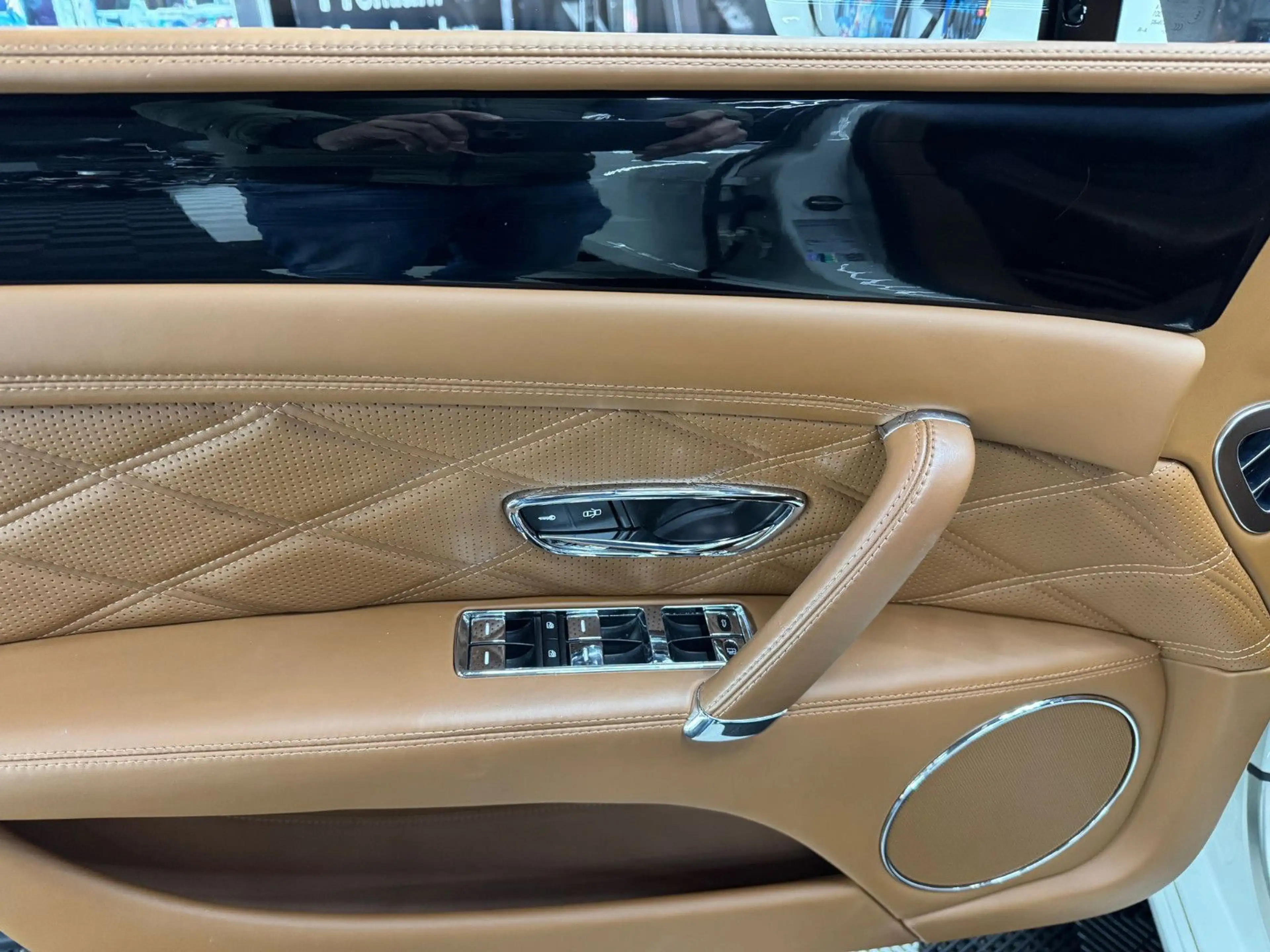 Bentley Flying Spur 6.0 W12 Speed Mulliner Massage TV — photo 12