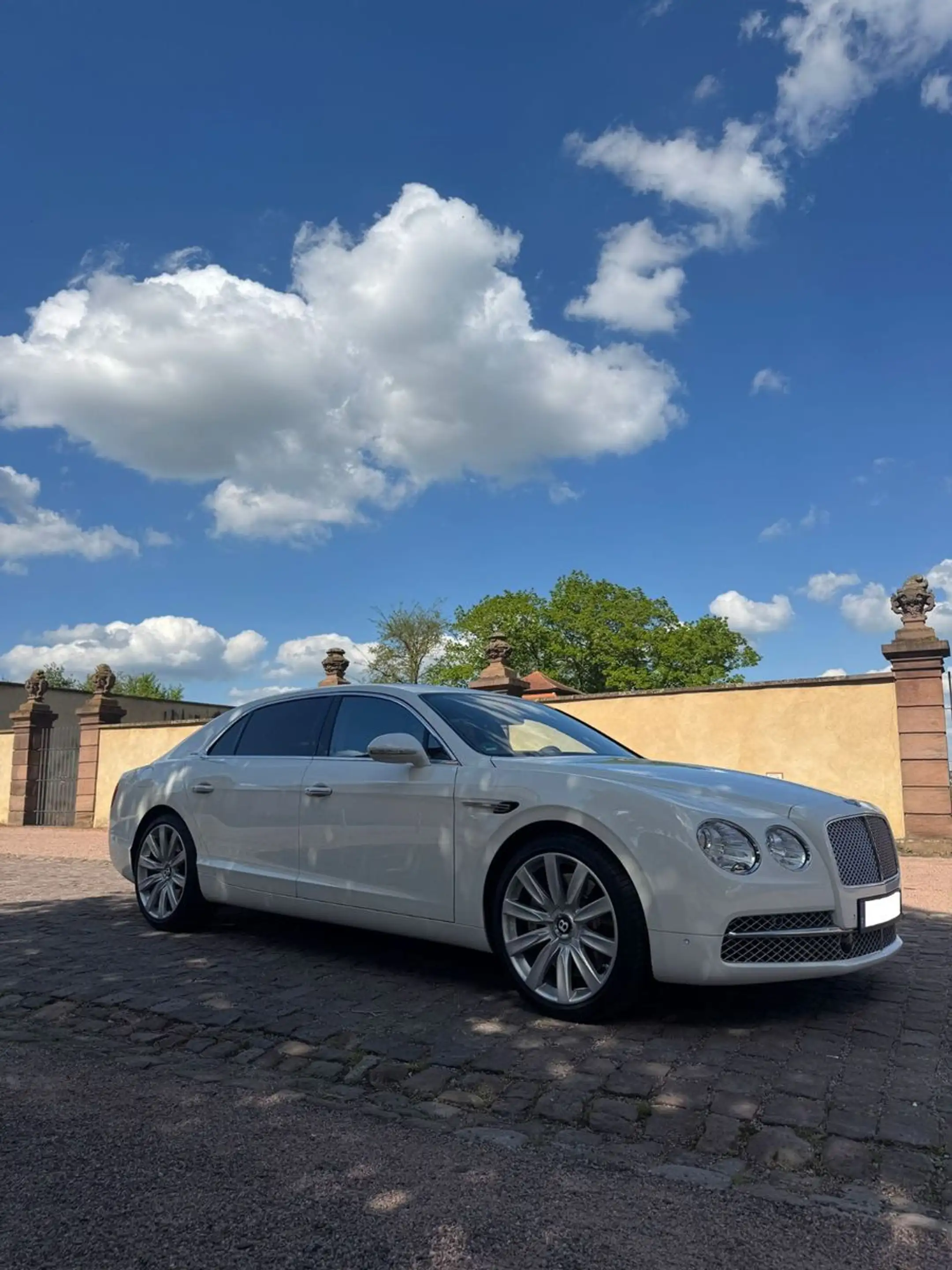 Bentley Flying Spur 6.0 W12 Speed Mulliner Massage TV — photo 3