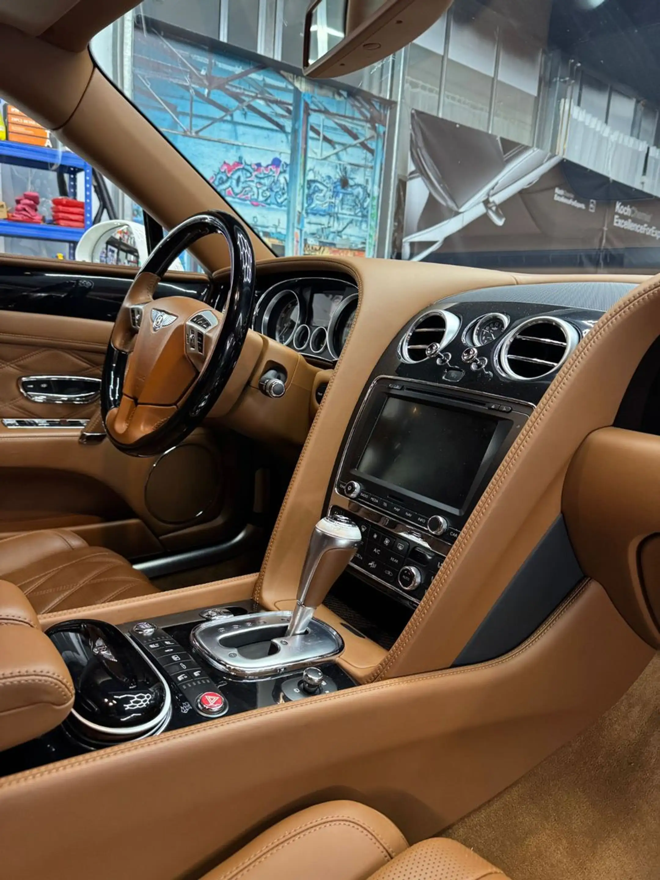 Bentley Flying Spur 6.0 W12 Speed Mulliner Massage TV — photo 15