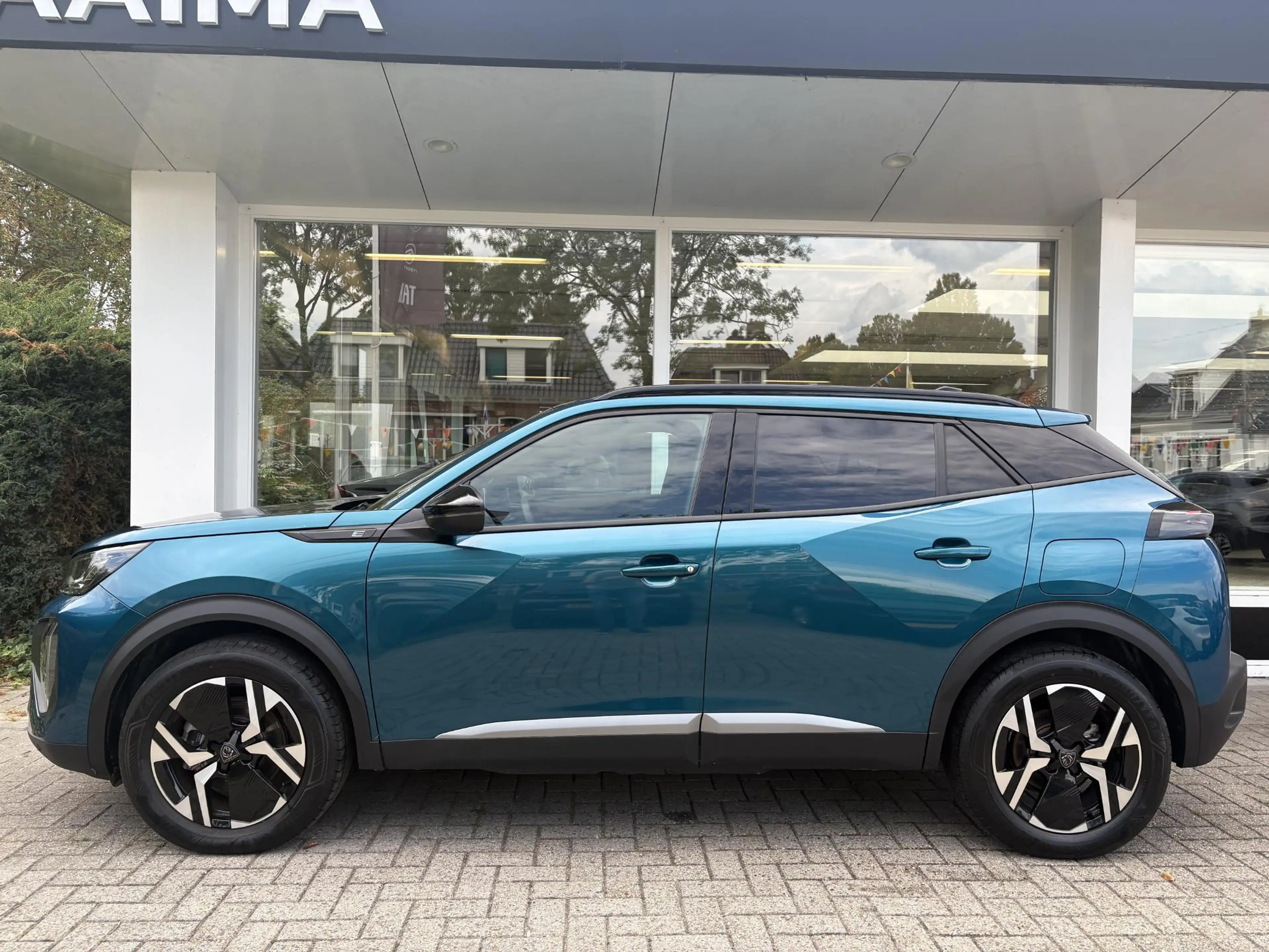 Peugeot e-2008 EV Allure 54 kWh | tot 406km WLTP range | Parkeers — photo 5