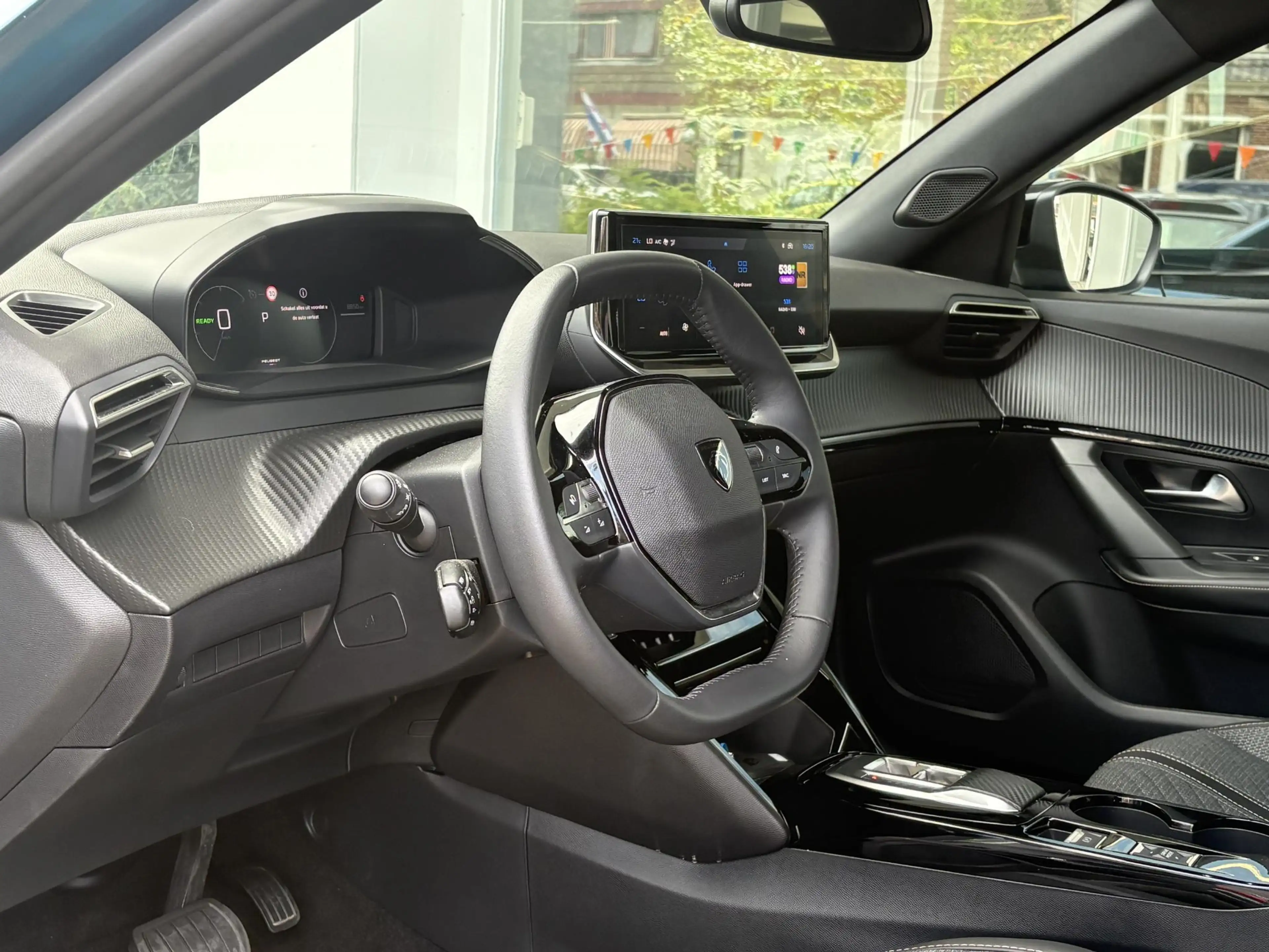 Peugeot e-2008 EV Allure 54 kWh | tot 406km WLTP range | Parkeers — photo 15