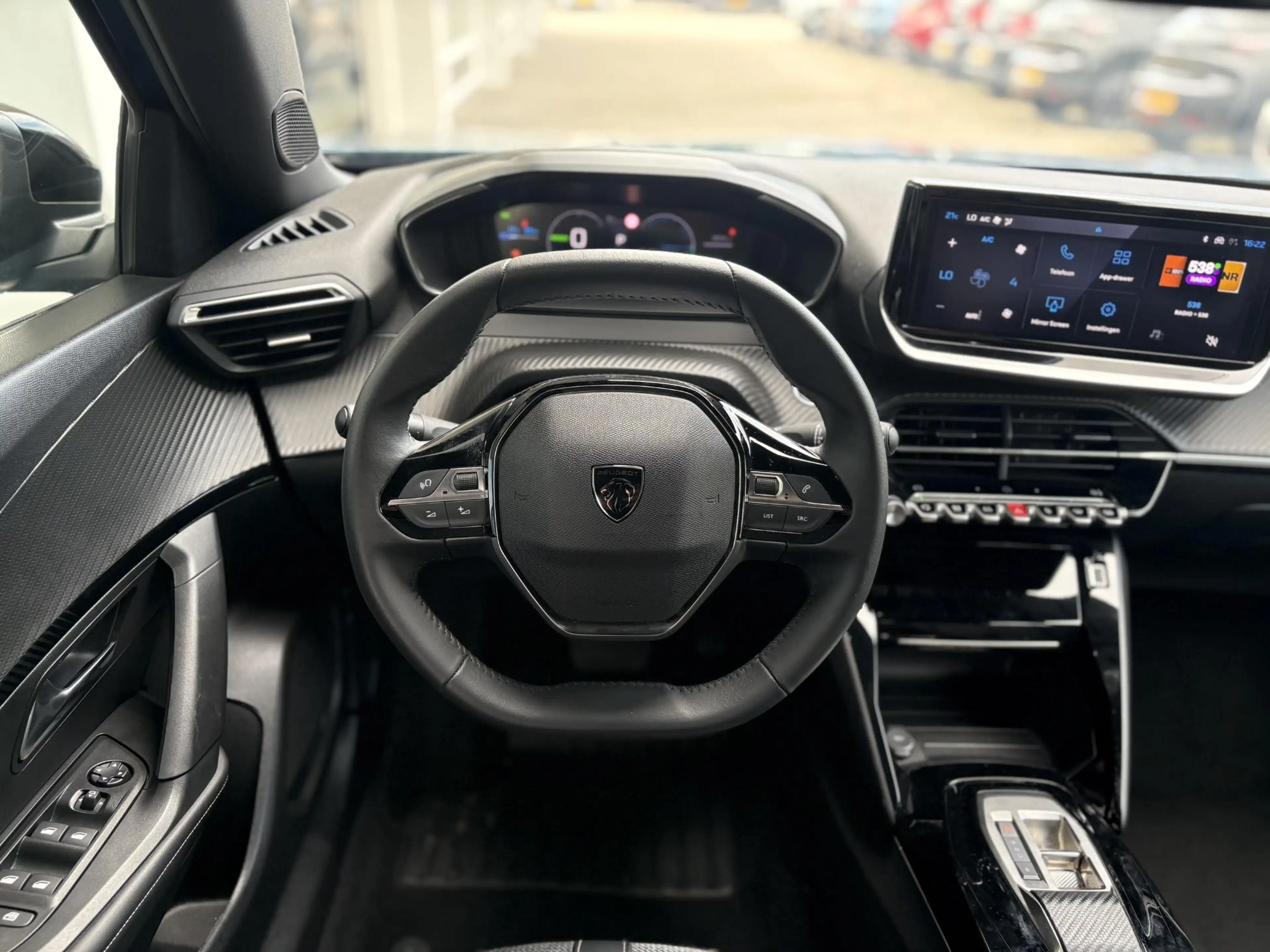 Peugeot e-2008 EV Allure 54 kWh | tot 406km WLTP range | Parkeers — photo 14