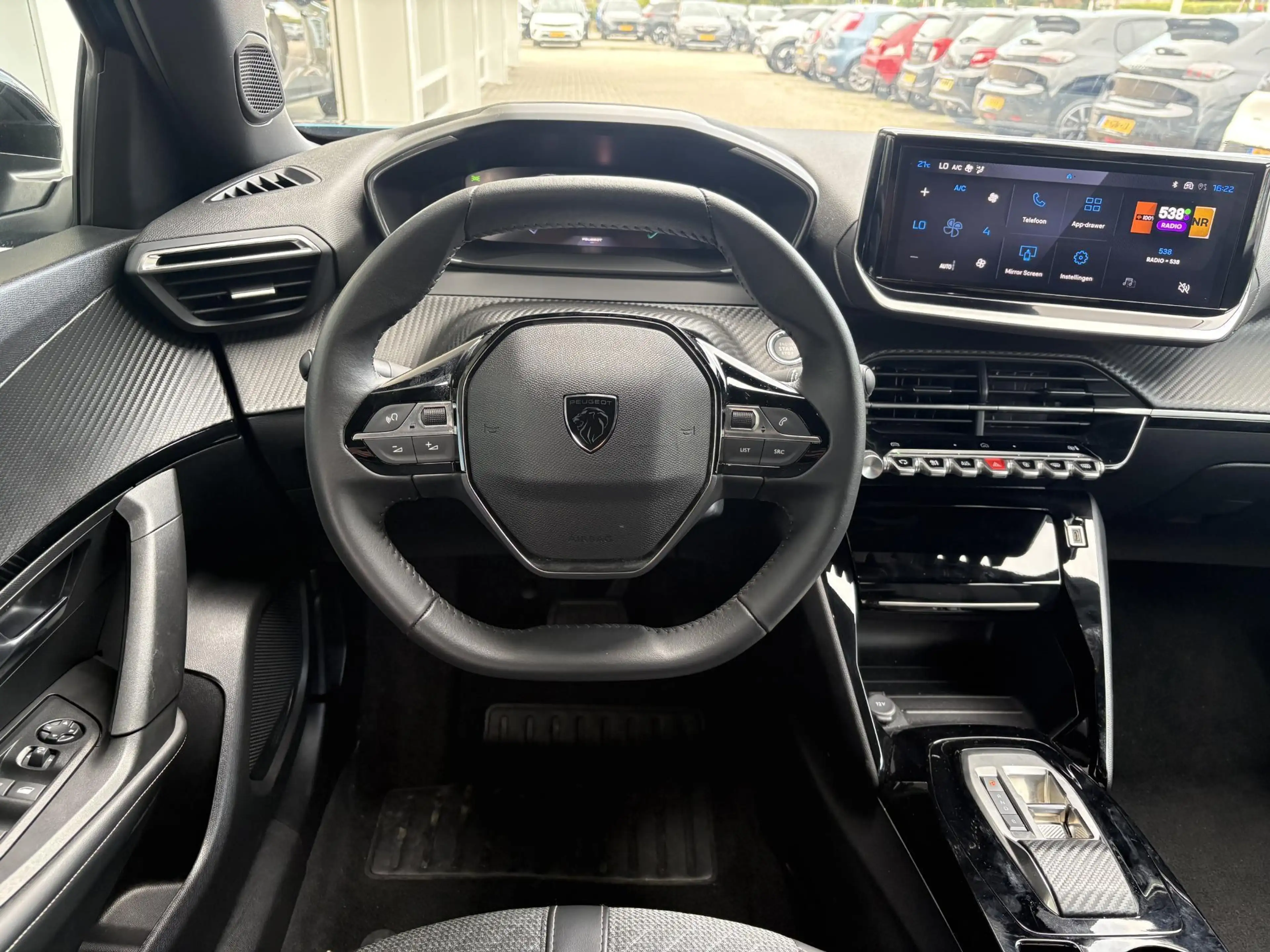 Peugeot e-2008 EV Allure 54 kWh | tot 406km WLTP range | Parkeers — photo 11