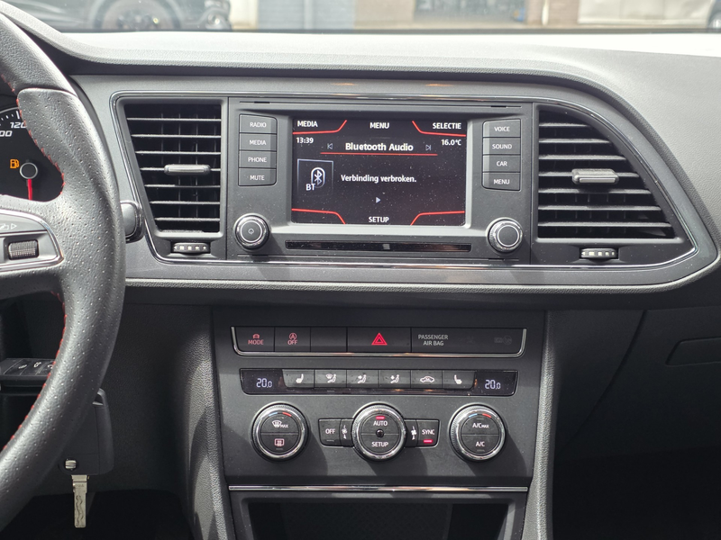 SEAT Leon ST 1.4 TSI FR Business / DCC / CRUISE / CLIMA — photo 17