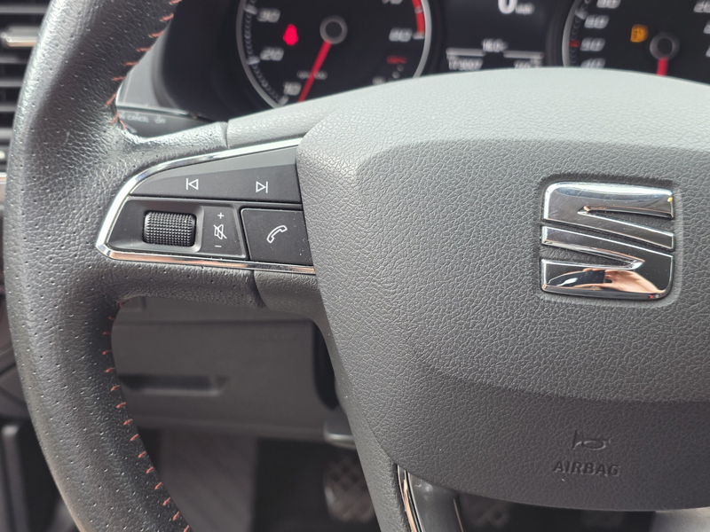 SEAT Leon ST 1.4 TSI FR Business / DCC / CRUISE / CLIMA — photo 22