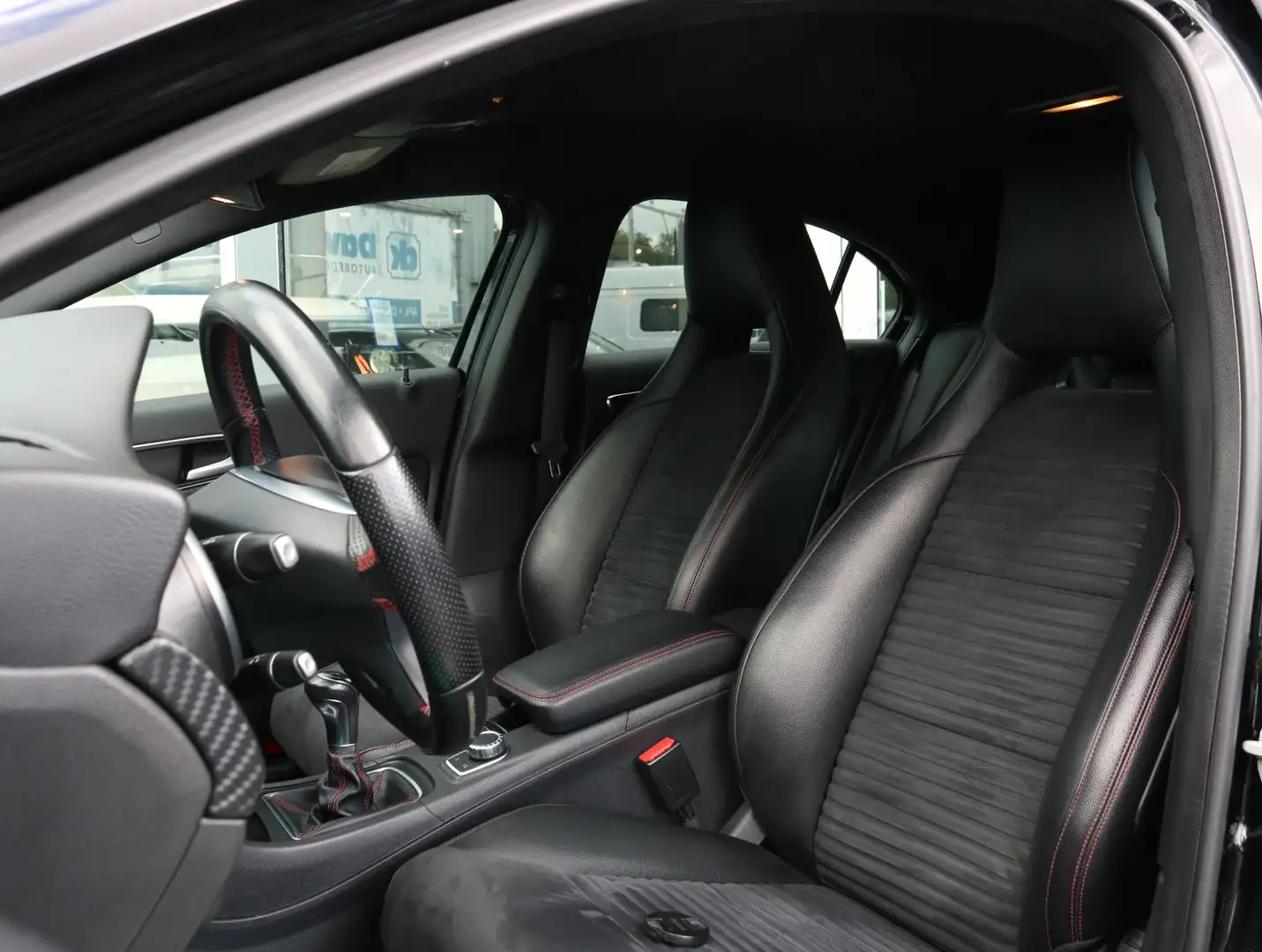 Mercedes-Benz A 180 AMG line Mercedes-Benz A-klasse 180 Ambition Zwart - 2