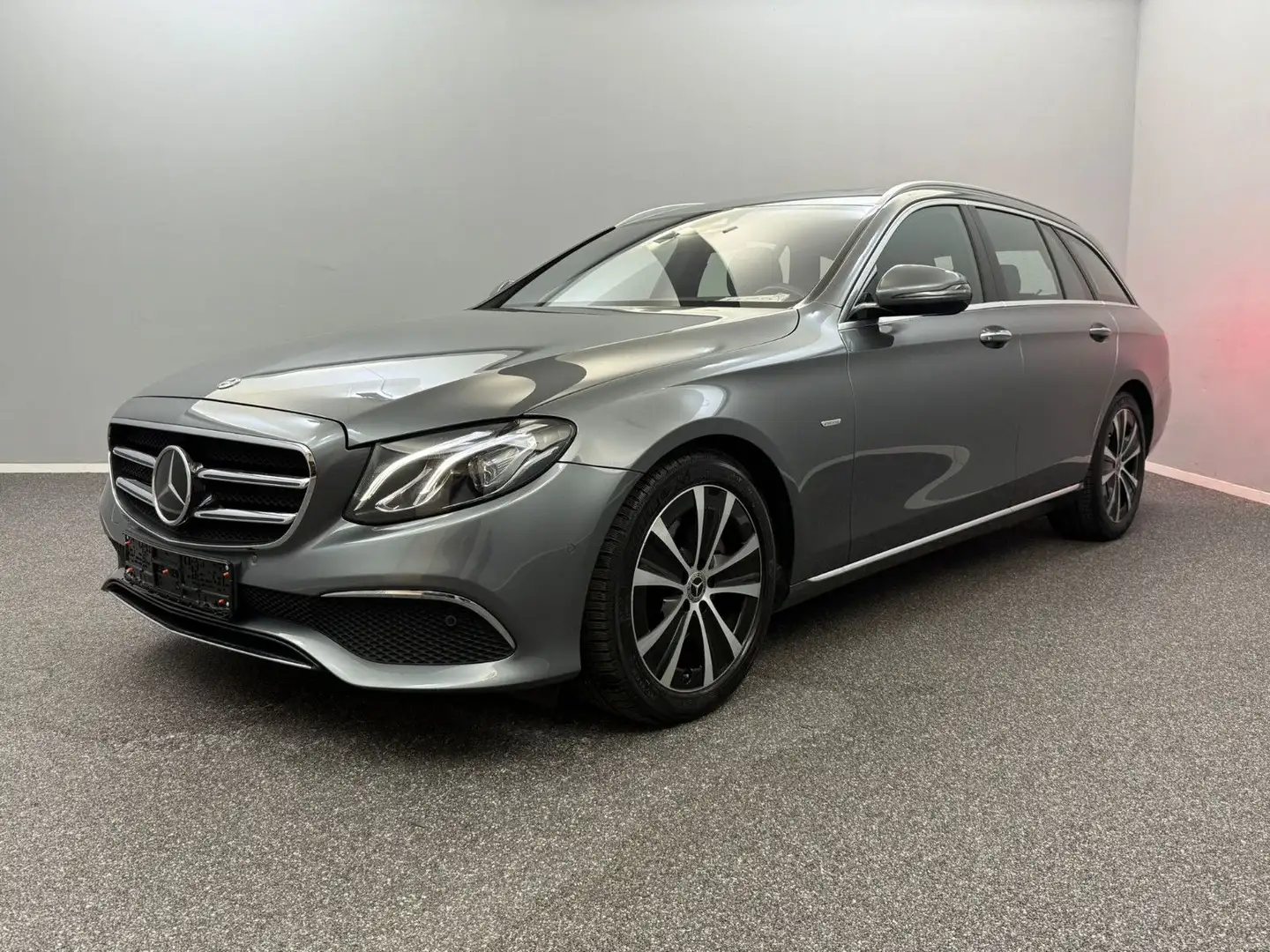 Mercedes-Benz E 300 dT 2x AVANTGARDE*ACC+AHK+WIDE*LED*KAM*SHD* Grau - 1