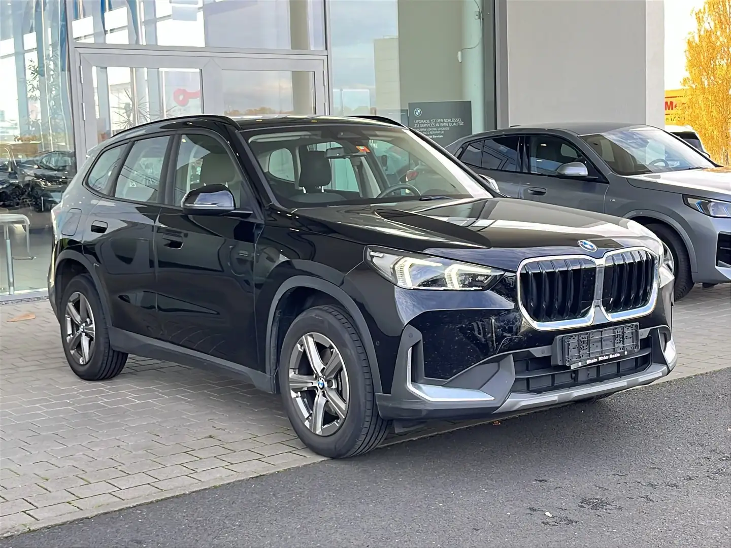 BMW X1 sDrive18d LED.Komfort.ParkA.DAB.SH.Navi.Alarm Schwarz - 2