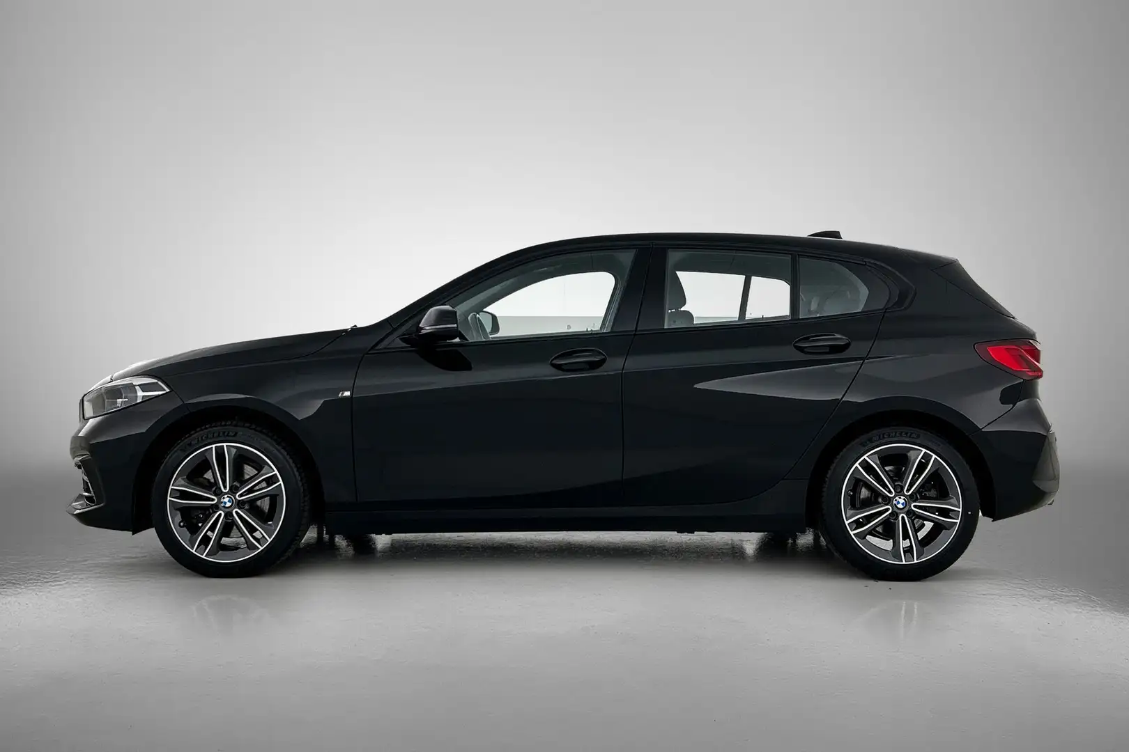 BMW 118 1-serie 118i Executive Edition Sport (NAVIGATIE, L Zwart - 2