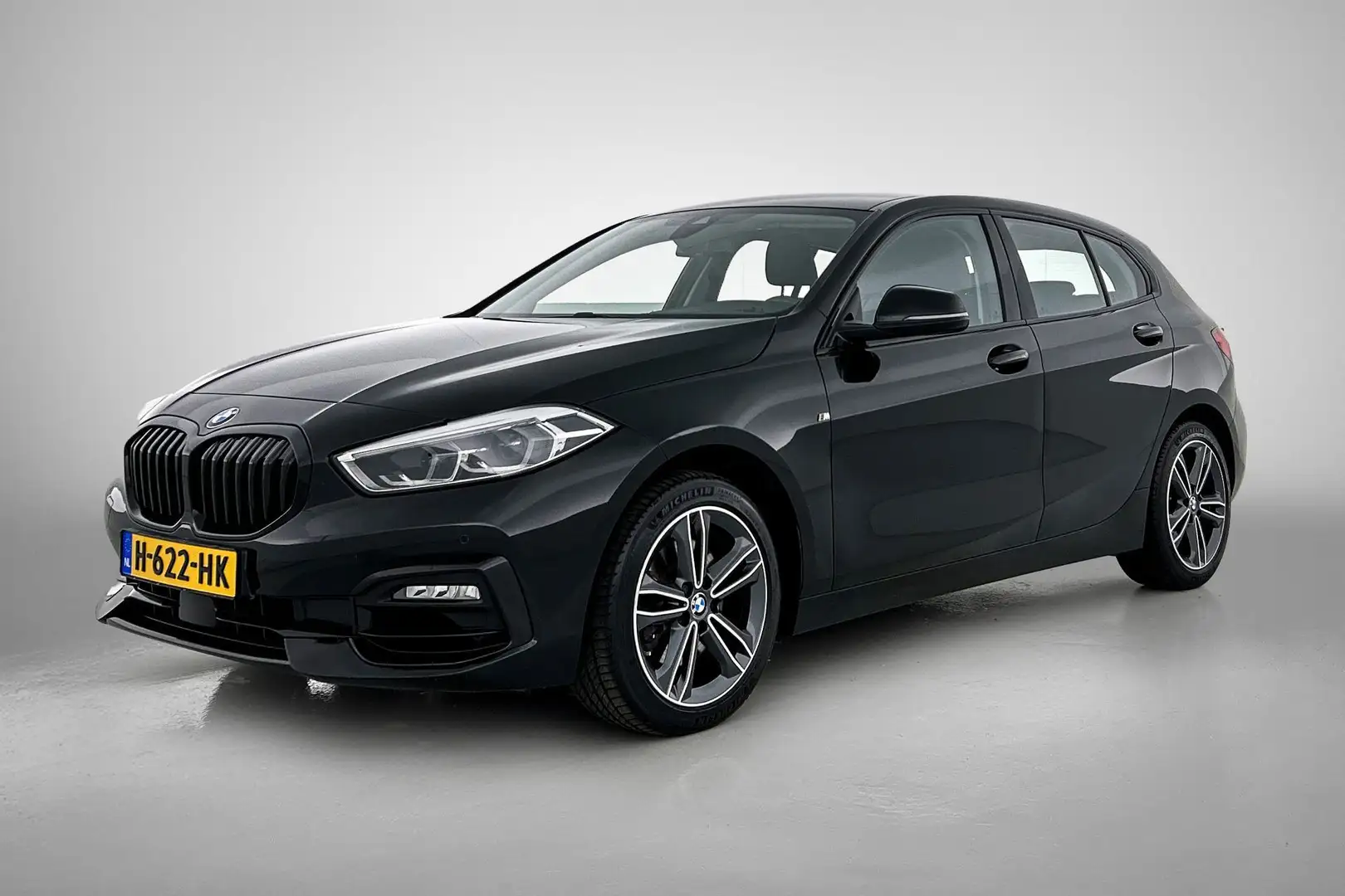 BMW 118 1-serie 118i Executive Edition Sport (NAVIGATIE, L Zwart - 1