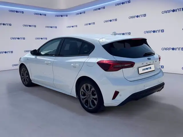 Ford Focus view 3