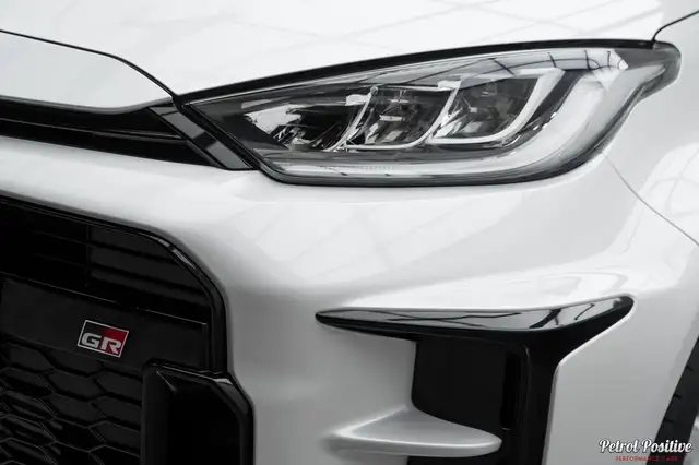 Toyota Yaris view 10