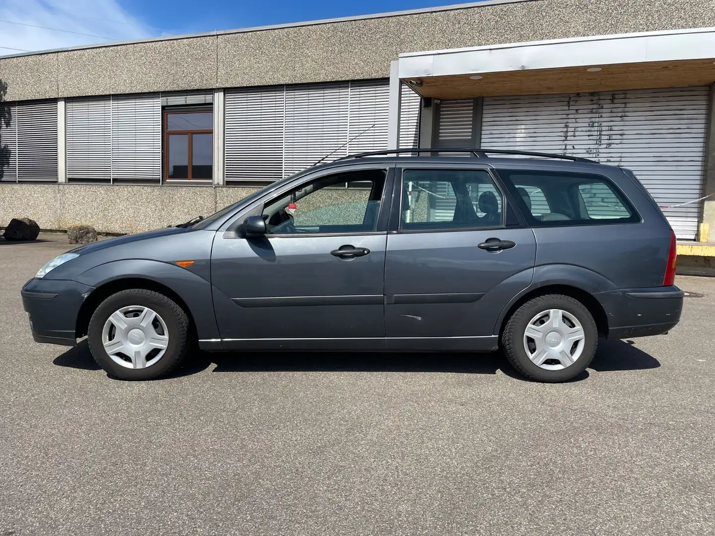 Ford Focus 1.6 Ambiente Grau - 2