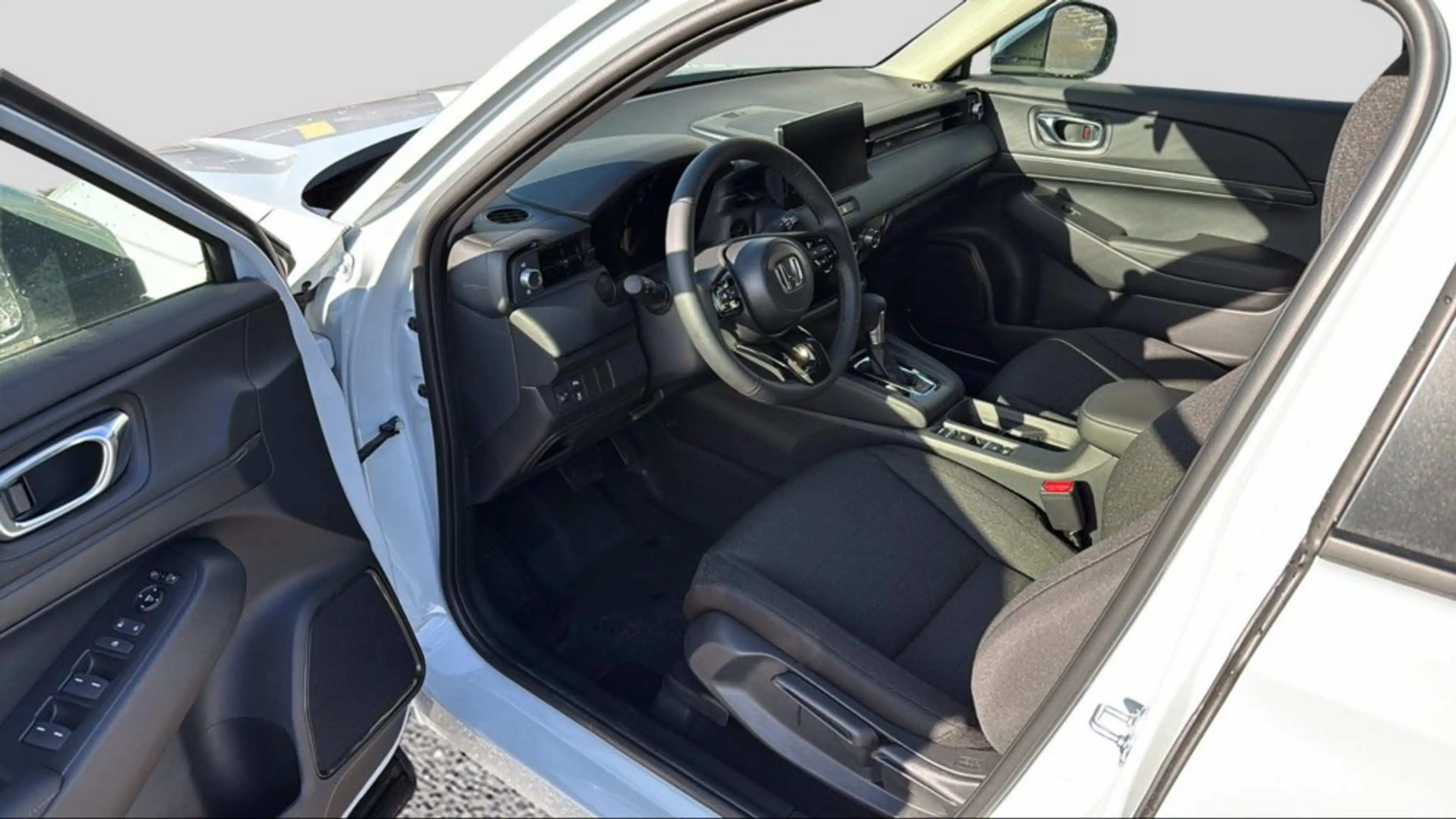 Honda HR-V e:HEV 1.5 AT Elegance — photo 15