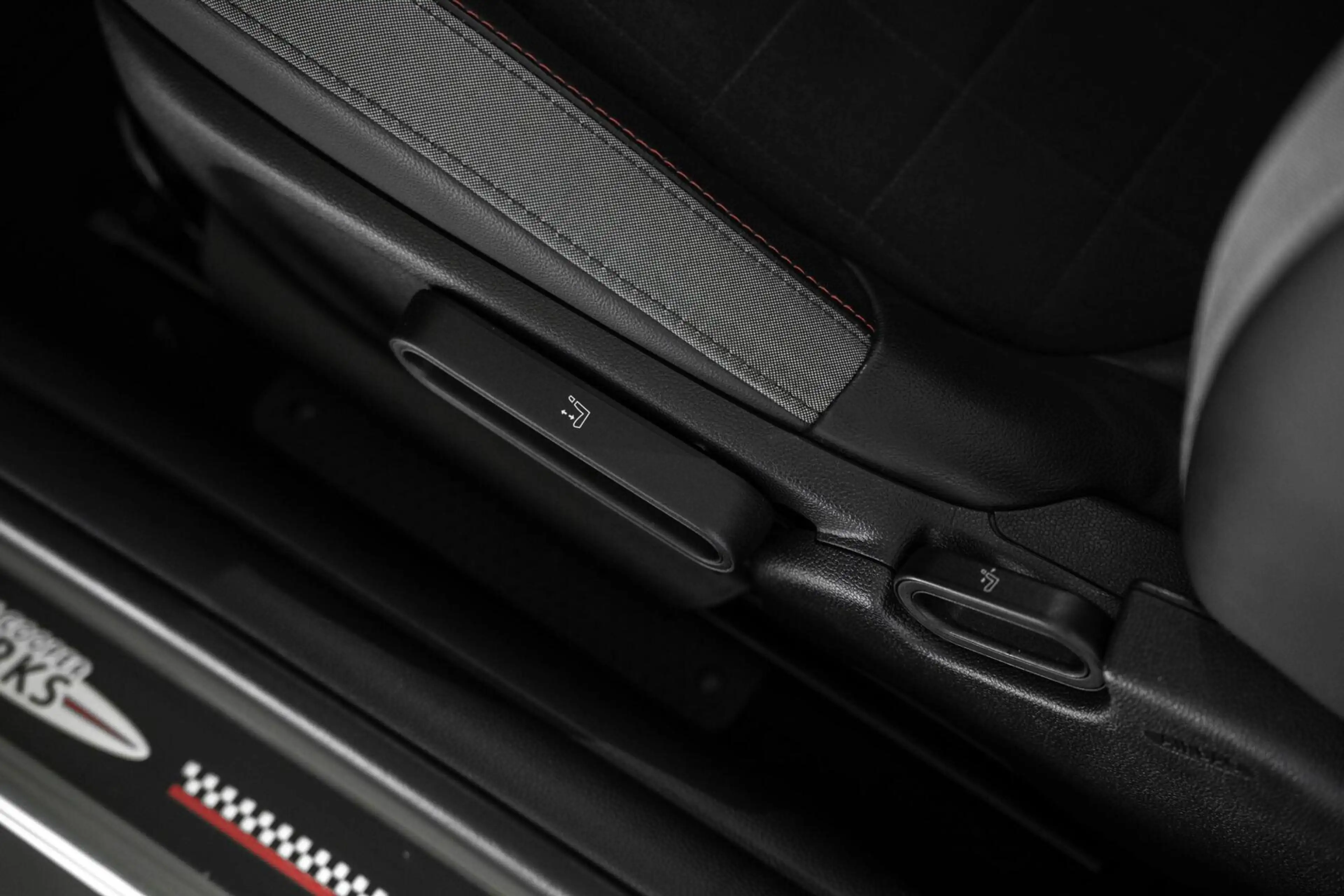 MINI Cooper S Cabrio 2.0 John Cooper Works / Headup / Harman Kardon / C — photo 32