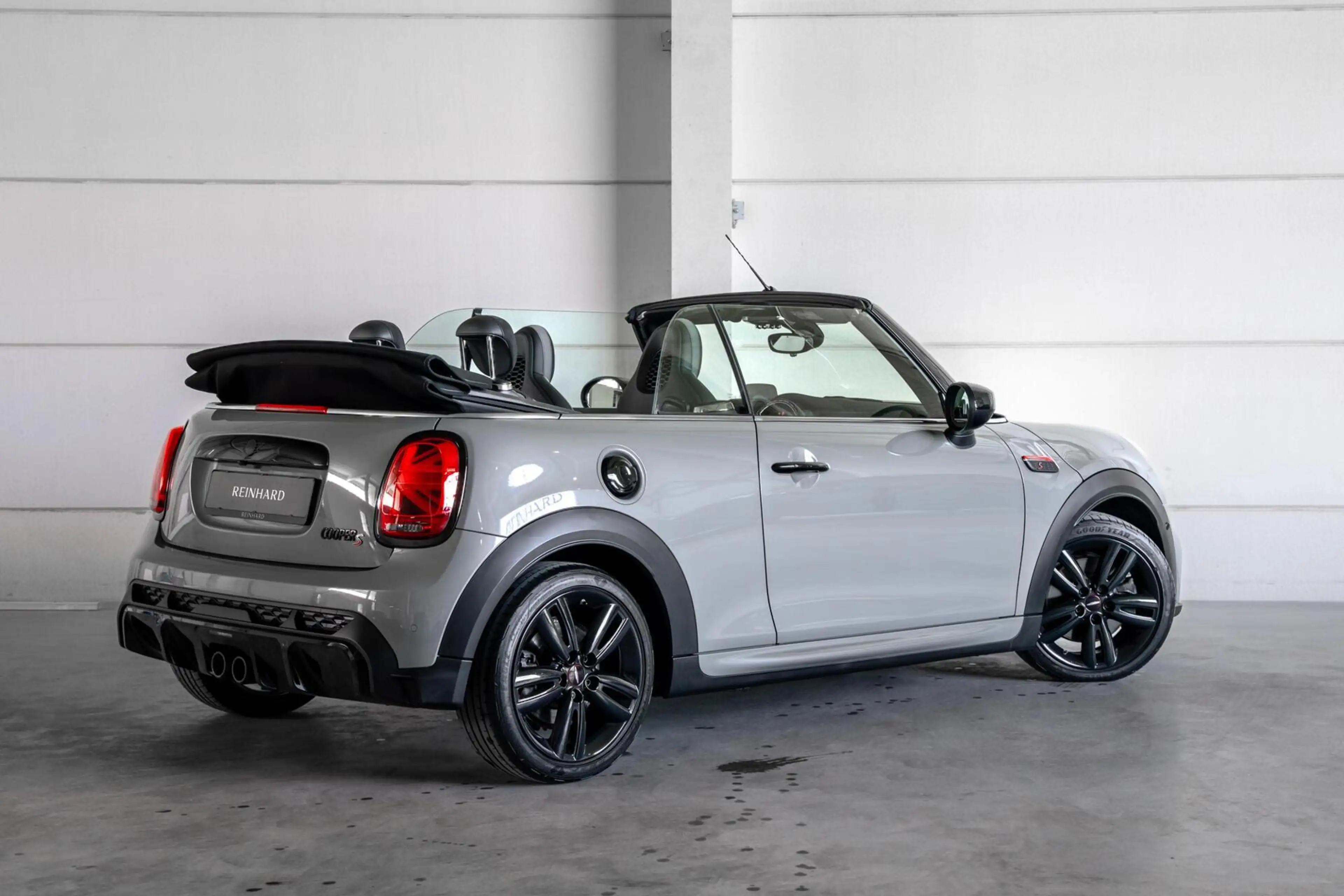 MINI Cooper S Cabrio 2.0 John Cooper Works / Headup / Harman Kardon / C — photo 3