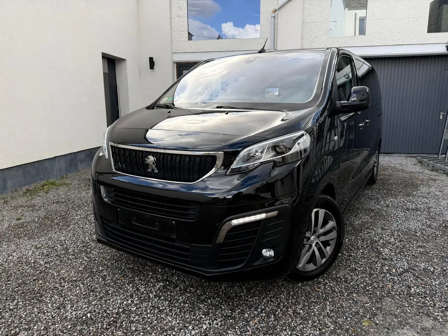 Peugeot Traveller VIP S / 2.0 BlueHDi L2/ Business/ Full Option/ Zwart - 1